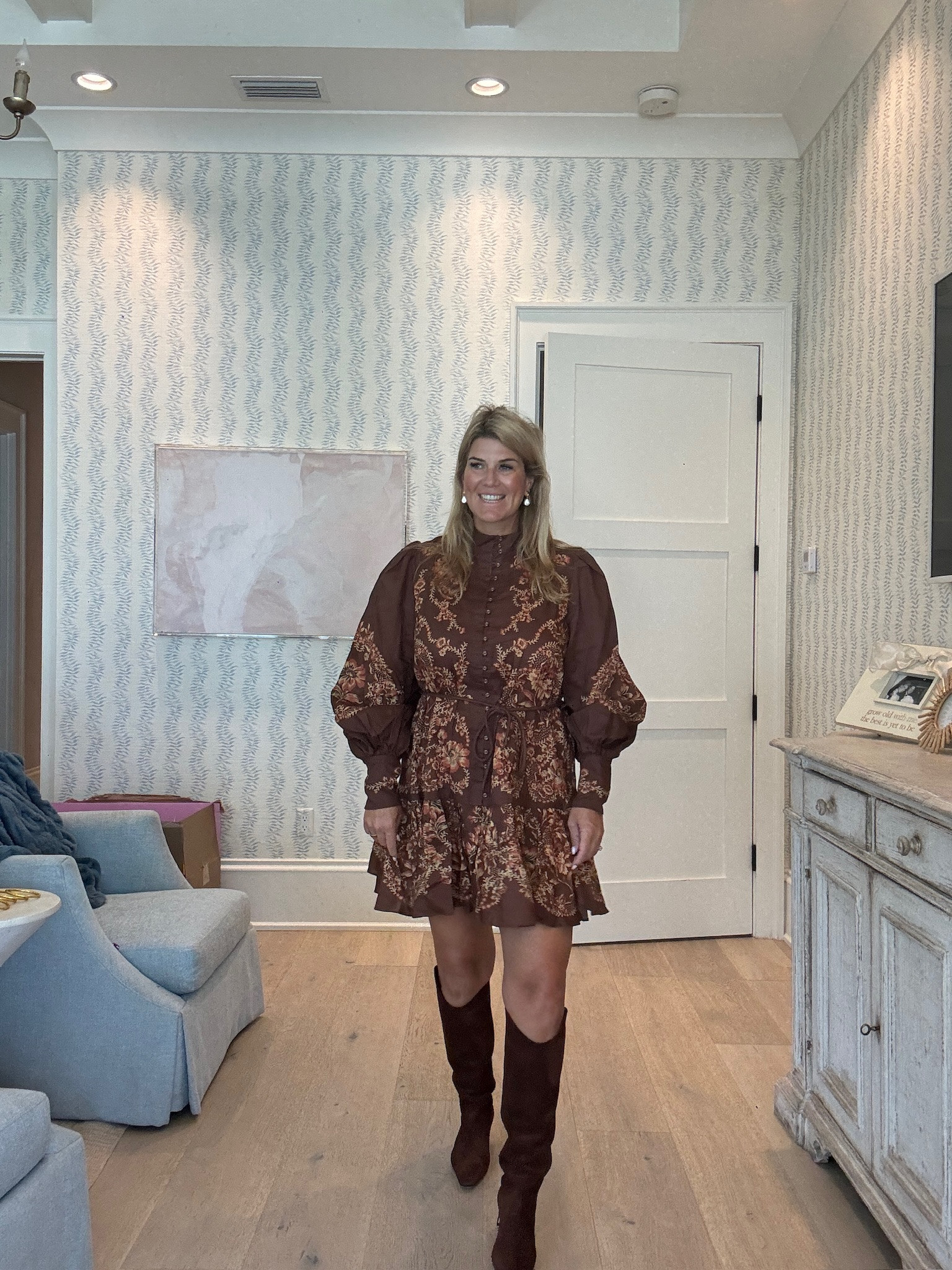 I don’t know what I love more: the sleeves or the buttons!