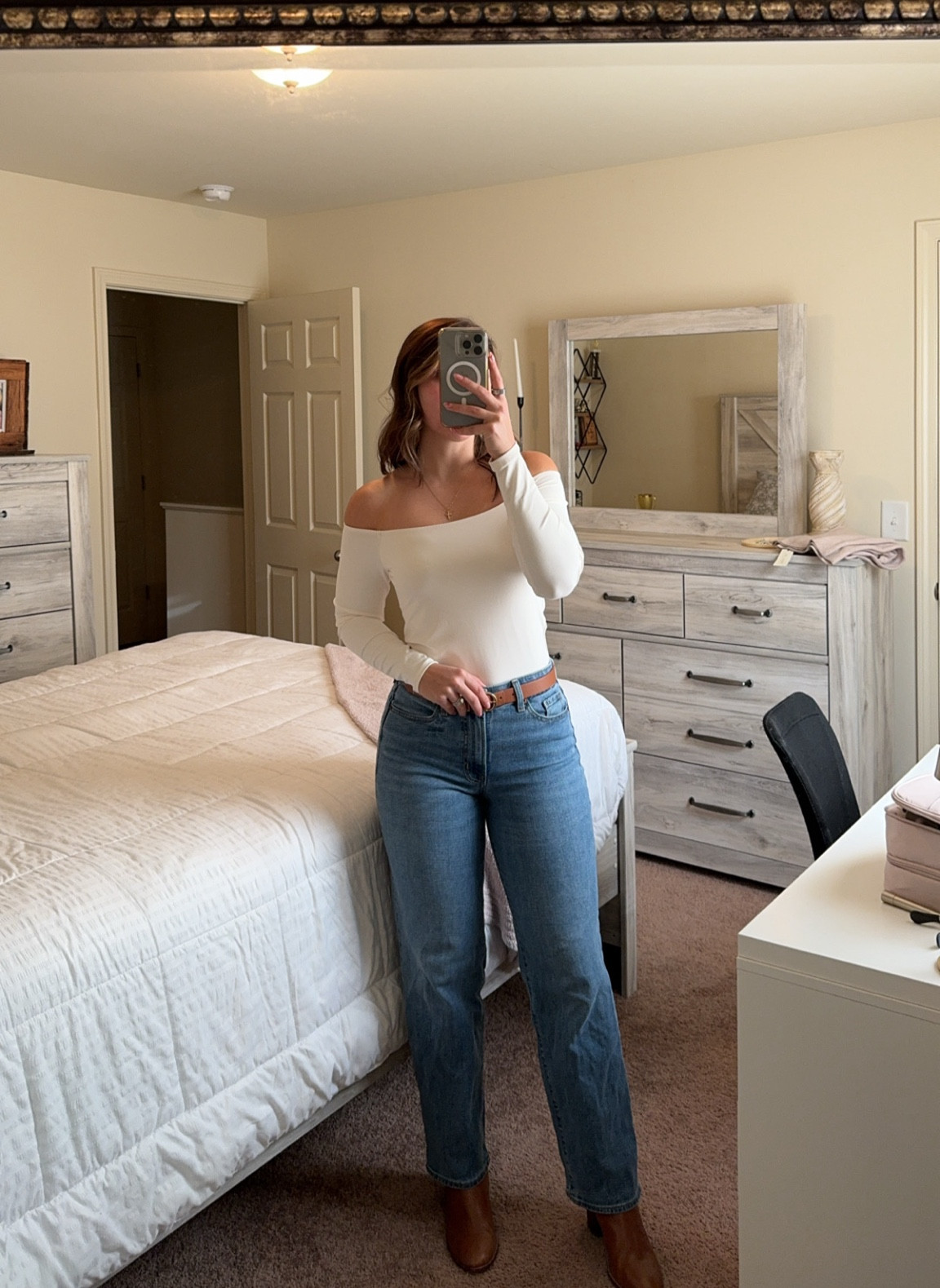 Old navy is giving ARITZIA vibes! This top feels just like my Aritzia tops and it’s on sale for $12! 🤯

#LTKFindsUnder50 #LTKHoliday #LTKSaleAlert
