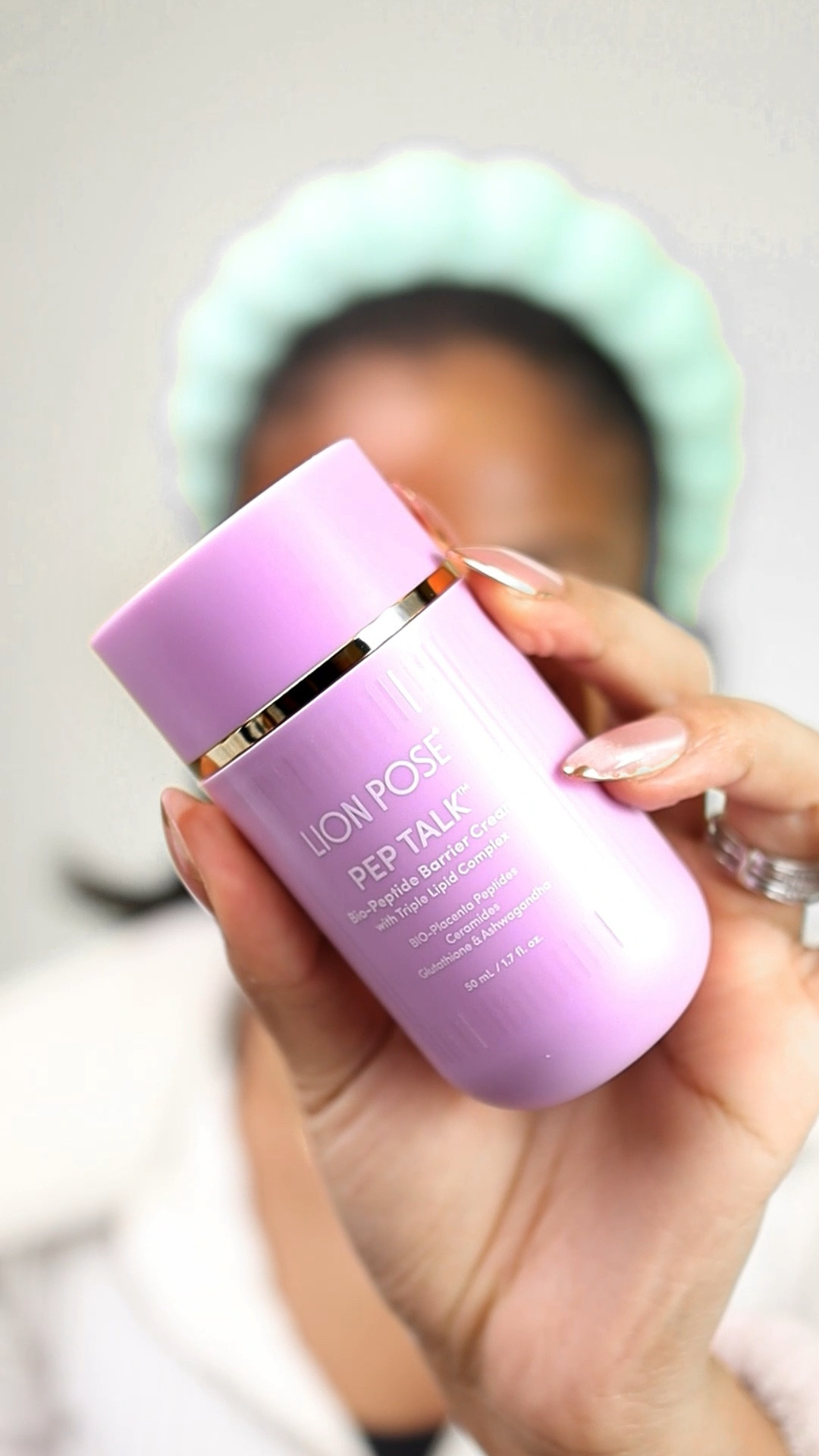 When it comes to skin barrier support, I can use all the help I can get since I use prescription strength retinoids and exfoliants in my skin care routine! So when @lionpose sent me their Pep Talk Bio-Peptide Barrier Cream, it came just in time 🙏🏽 When reading the ingredients, the words “BIO-Placenta” definitely stood out because I’ve never used a skincare product with that ingredient. So far, after using it for a month, I’ve had zero irritation - even around my eyes which is where I normally have issues after using Tretinoin. I definitely recommend if you get irritation from retinoids or exfoliants 🙌🏽 


#skincare #skinbarrierrepair #skinbarriersupport #lionpose #peptalk

#LTKBeauty