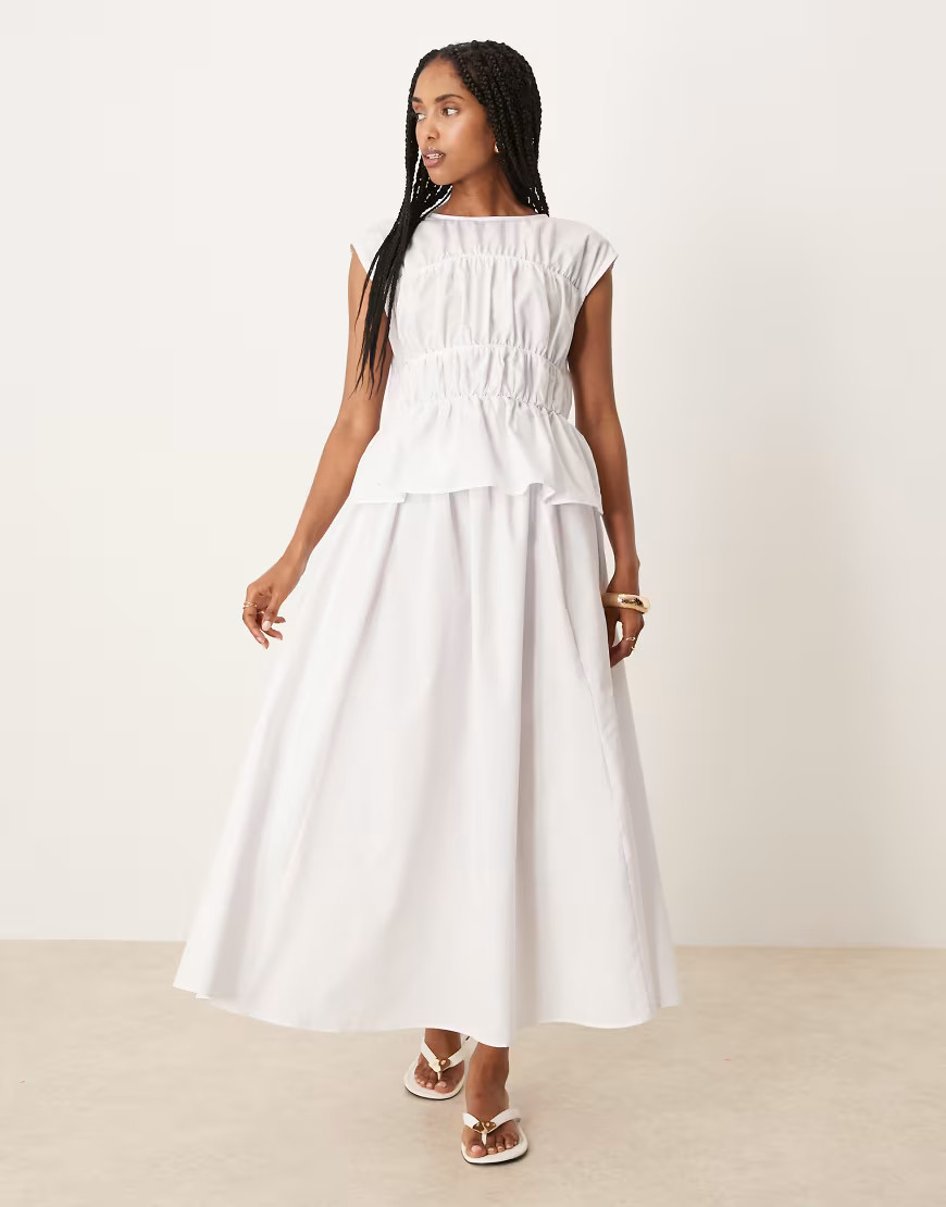 ASOS DESIGN – Maxikleid in Weiß mit gerafften Stoffbahnen | ASOS (Global)