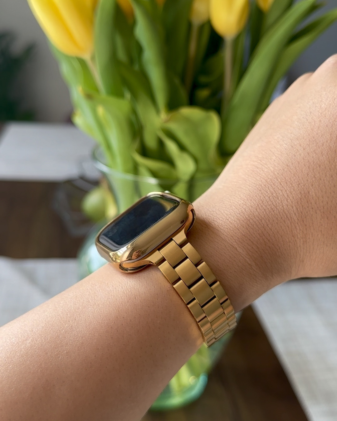 Women’s thin gold metal Apple Watch band and cover 💛

#LTKVideo #LTKActive #LTKfindsunder50