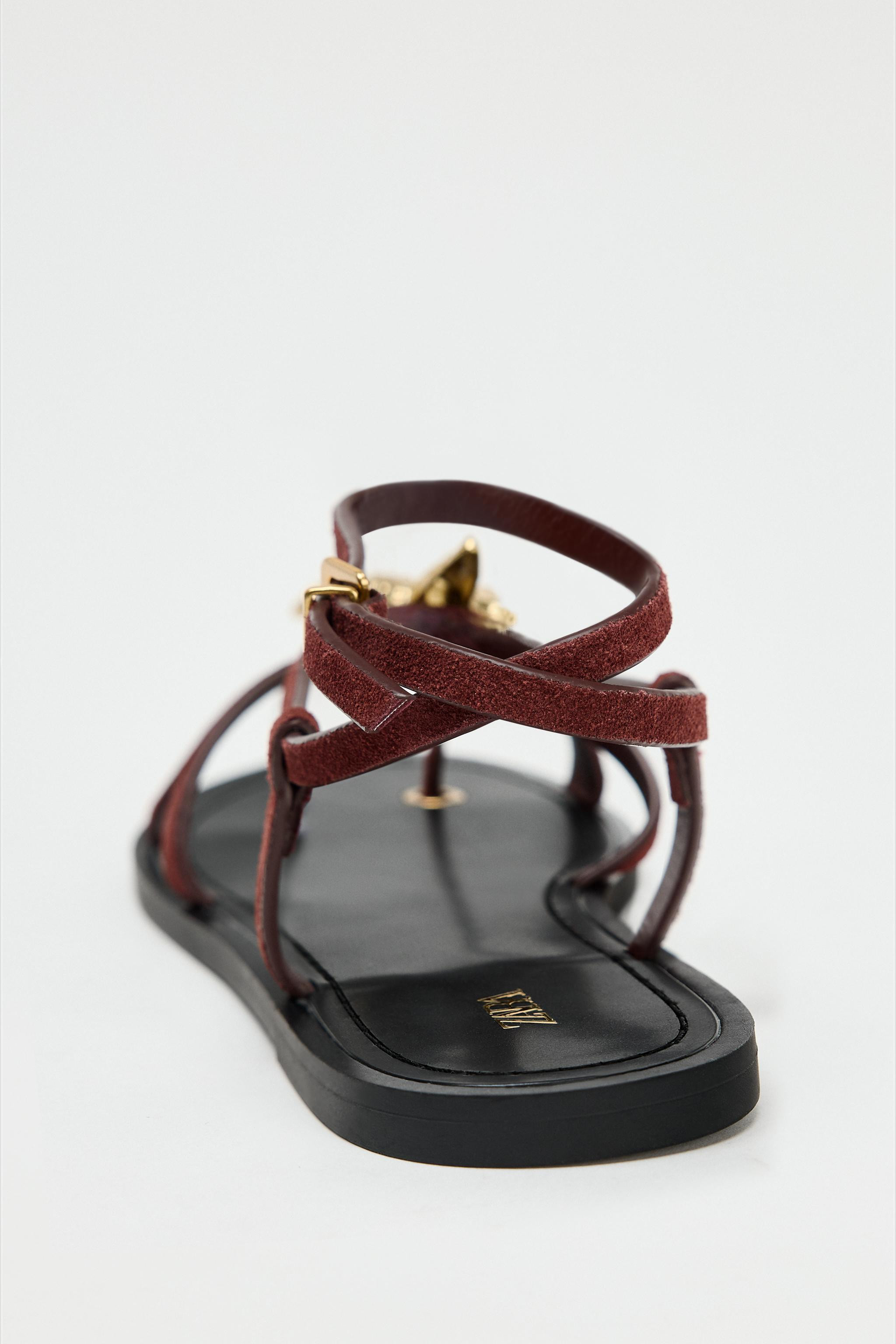Flat split suede sandals. Straps across the front with toe post. Star-shaped metallic detail on t... | Zara UK
