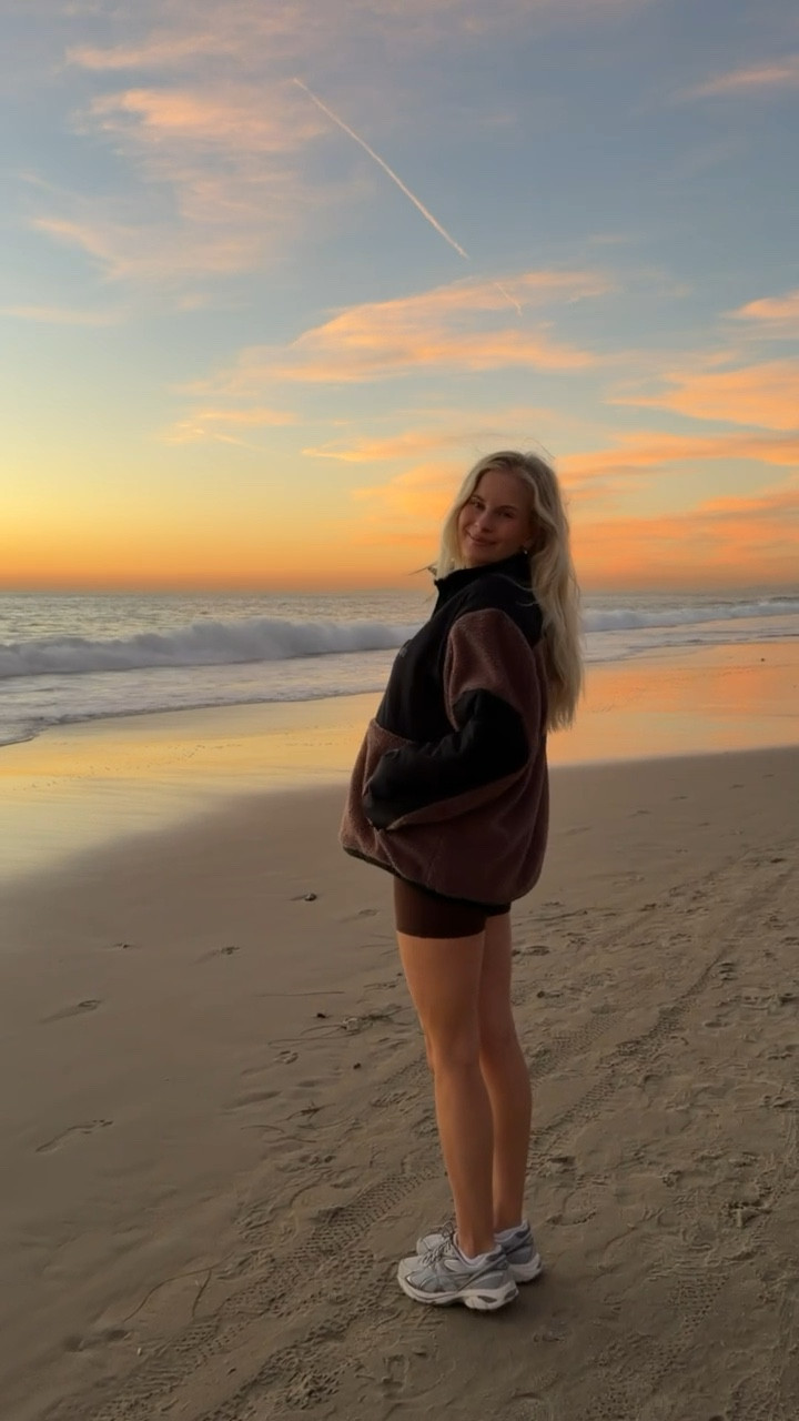 Small in fleece, shoes are tts! #kathleenpost

Beach walks, bump outfit, athleisure, maternity outfit, bump friendly



#LTKdayinmylife #LTKBump #LTKSeasonal