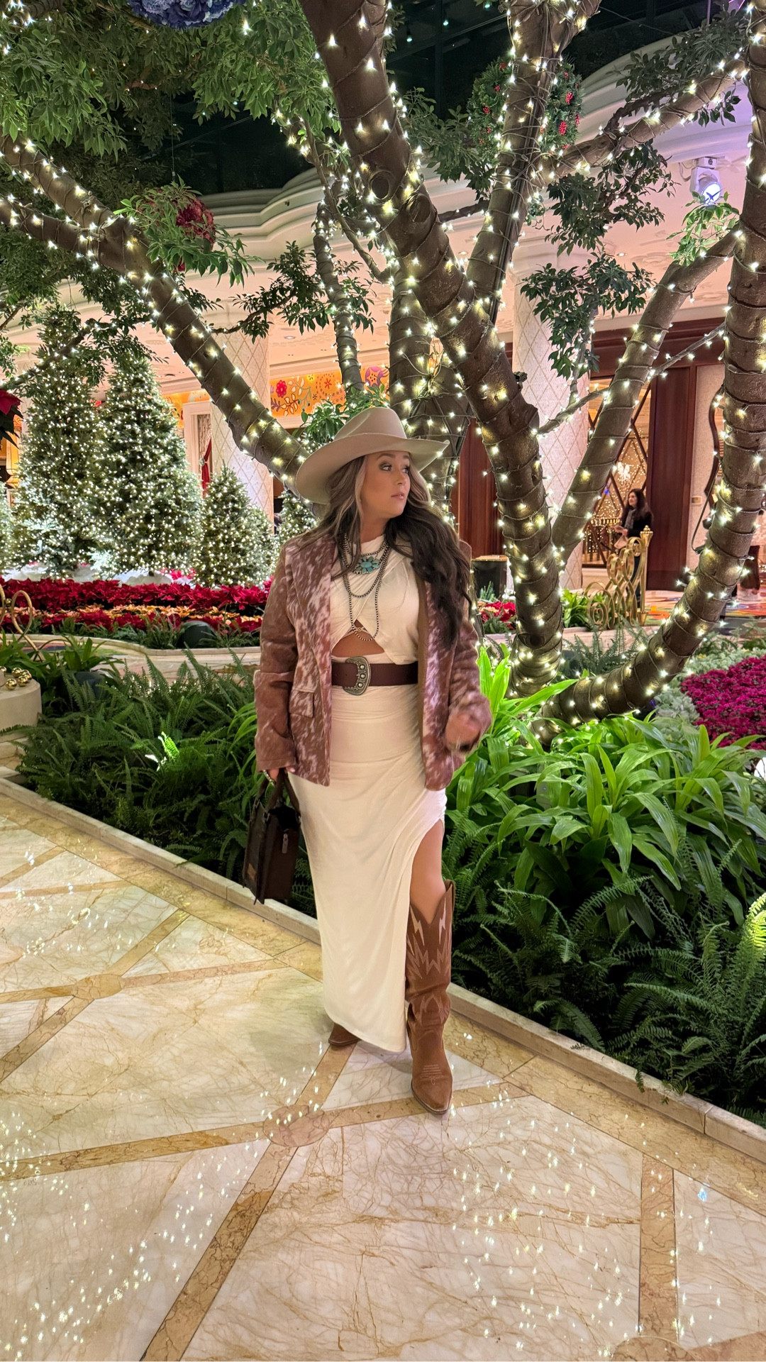 Memorial Night fit at the NFR but make it a moment With @westernjunkieco 

🛍️
Hat- @americanhatmakers 
Turquoise @kittiekranchandco 
Jacket + belt @westernjunkieco 
Dress linked to my LTK✨

#NFR2025 #NFRFashion #NFROutfit #VegasNights
#WesternFashion #WesternLooks #CowgirlOOTD
#WesternInfluencer #VegasCreator
#WesternWearDaily #CowgirlStyle #RodeoOutfits  #westernlifeandstyle 
#WesternBoutique #OOTDReels #TrendReels #NFRMemorialNight

#nfr #nfrfashion #nfrinspo