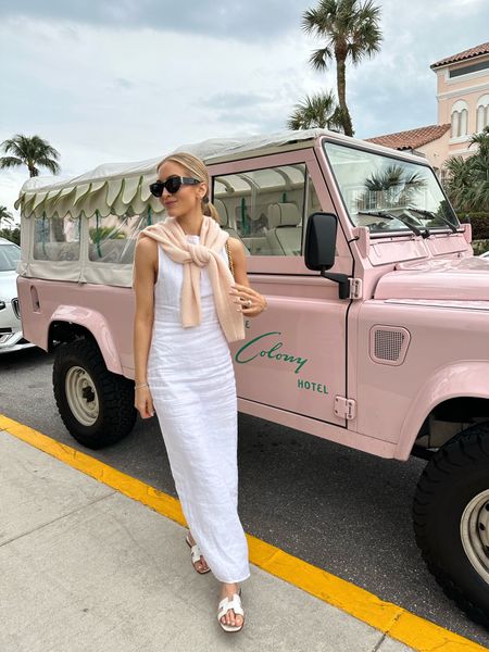 My look for a day in Palm Beach 🦩 I wore a white linen dress and tied a pink cashmere sweater around my neck (the sweater is super cute with jeans too) Sizes worn here: Dress US 2 (TTS, fits like an XS) Sweater XS (TTS) Sandals Hermes 