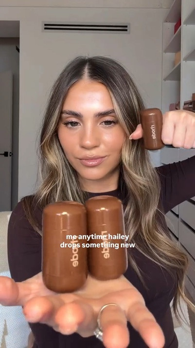 ily @rhode skin the bronzer launch is everything and moreee 🥥🤎📦🍪✨ @haileybieber 

#animedrinktrend #rhodebronzer #rhode #rhodepocketbronzer #viraltrend