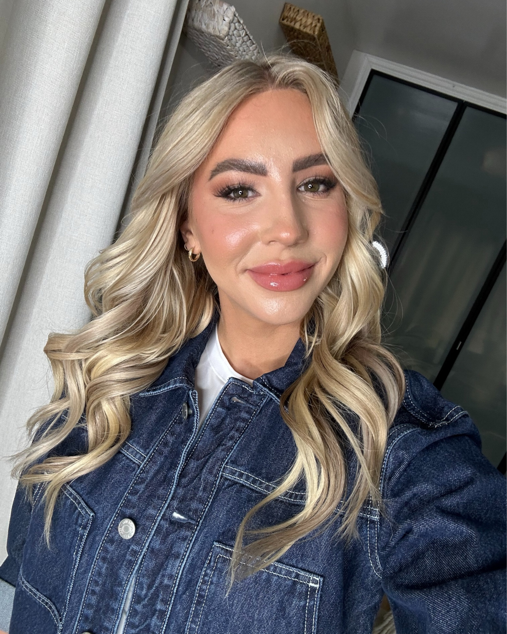 Glowy makeup 

#LTKStyleTip #LTKGiftGuide #LTKBeauty