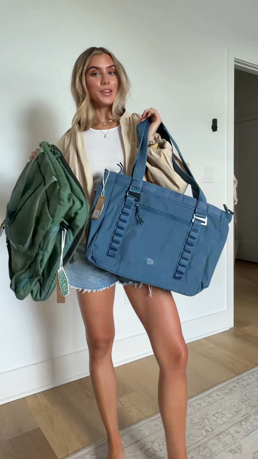 @Bagsmart huge bag girl and talk about a brand that has FUNCTIONAL bags this is it 👏

#bagsmart #bagsmarttotebag #totebag #travelbag #carryonbag