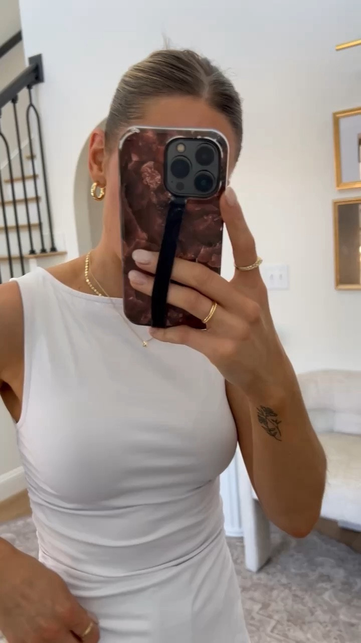 This little split hem top is SO cute and would look adorable with some pastel pants for an office look! 💕

Looks like it’s OOS currently but still wanted to share in case you’d like to sign up for a restock alert!

I did size up to this in a small! ⭐️ Jeans are from Madewell - I’ll link them for you!

#LTKfindsunder100 #LTKstyletip #LTKVideo