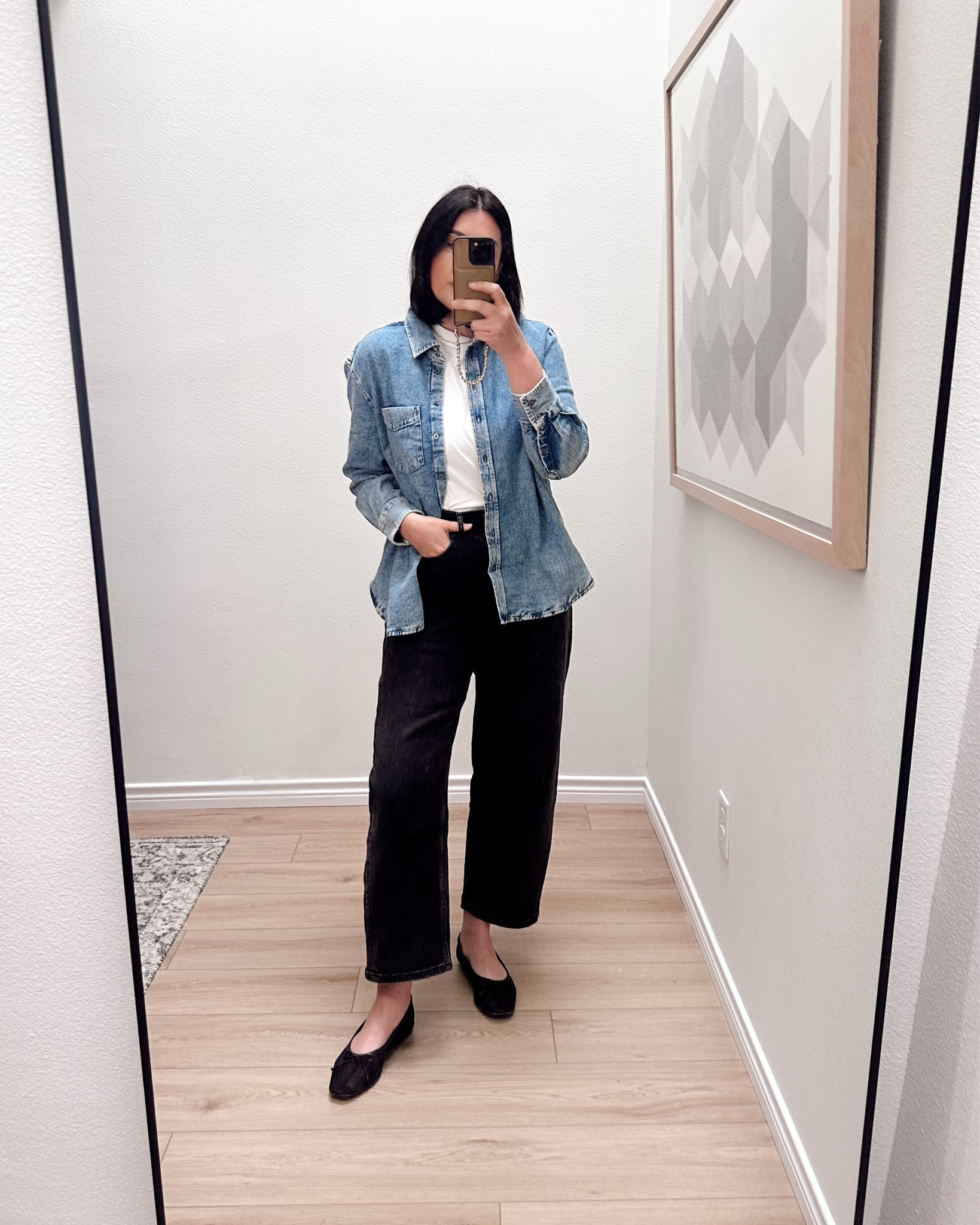 Denim shirt 🤝 denim jacket 

10 outta 10 on the denim shirt! It’s like if a denim jacket had a little sister. It’s an oversized shirt that fits tts with a very loose fit. 20% off right now at Gap!

These @Spanx jeans are the best! True to size fit! 