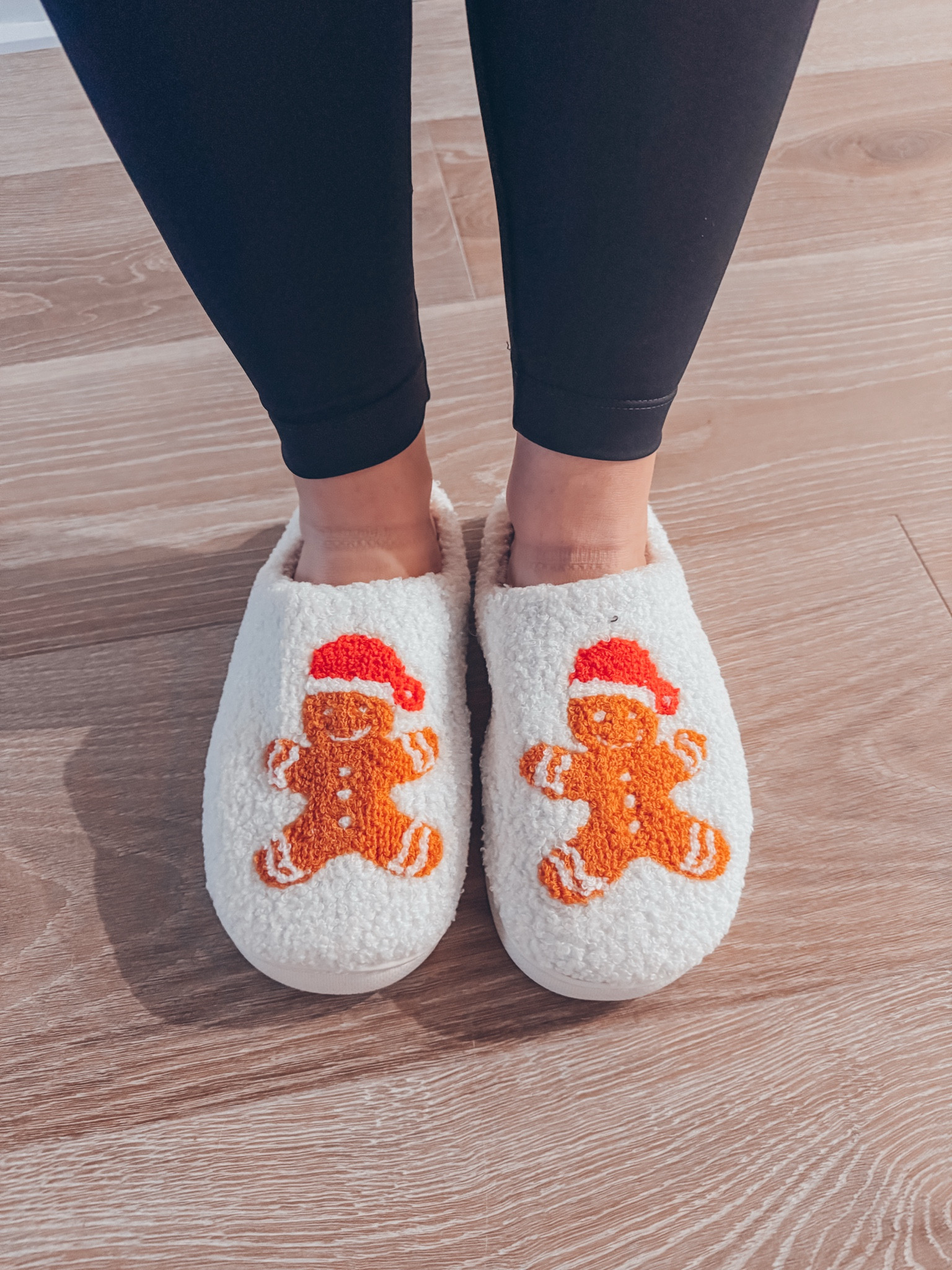 Christmas slippeSanta

#LTKSeasonal #LTKHoliday #LTKFindsUnder50