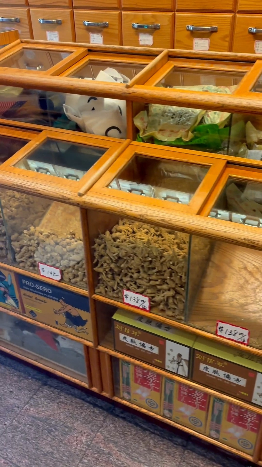 Come back for Day 1 of me trying the herbal tea concoctions because.... lol. But here's to trying to things in the name of better health and healing inflammation!
Who knew the traditional Chinese medicine doctors would be a fun (and eye opening) experience? #chinesemedicine #herbalmedicine #traditionalchinesemedicine #nycdoctor #blackgirlhealth