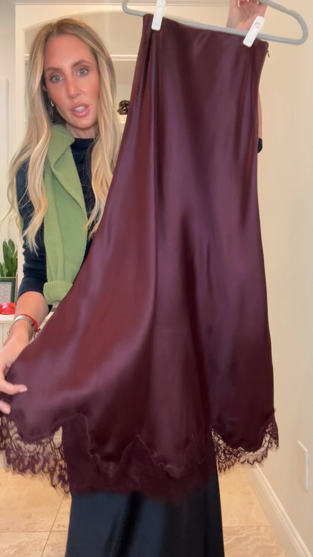 The skirt is just as beautiful in burgundy as it is in the navy! 

Height: 5’6
Weight: 115 pounds
Top size: small
Skirt size: small
Shoe size: 8.5

Fall fashion, women’s fashion, skirt, fall outfit, Tuckernuck, women’s outfit

#LTKootd