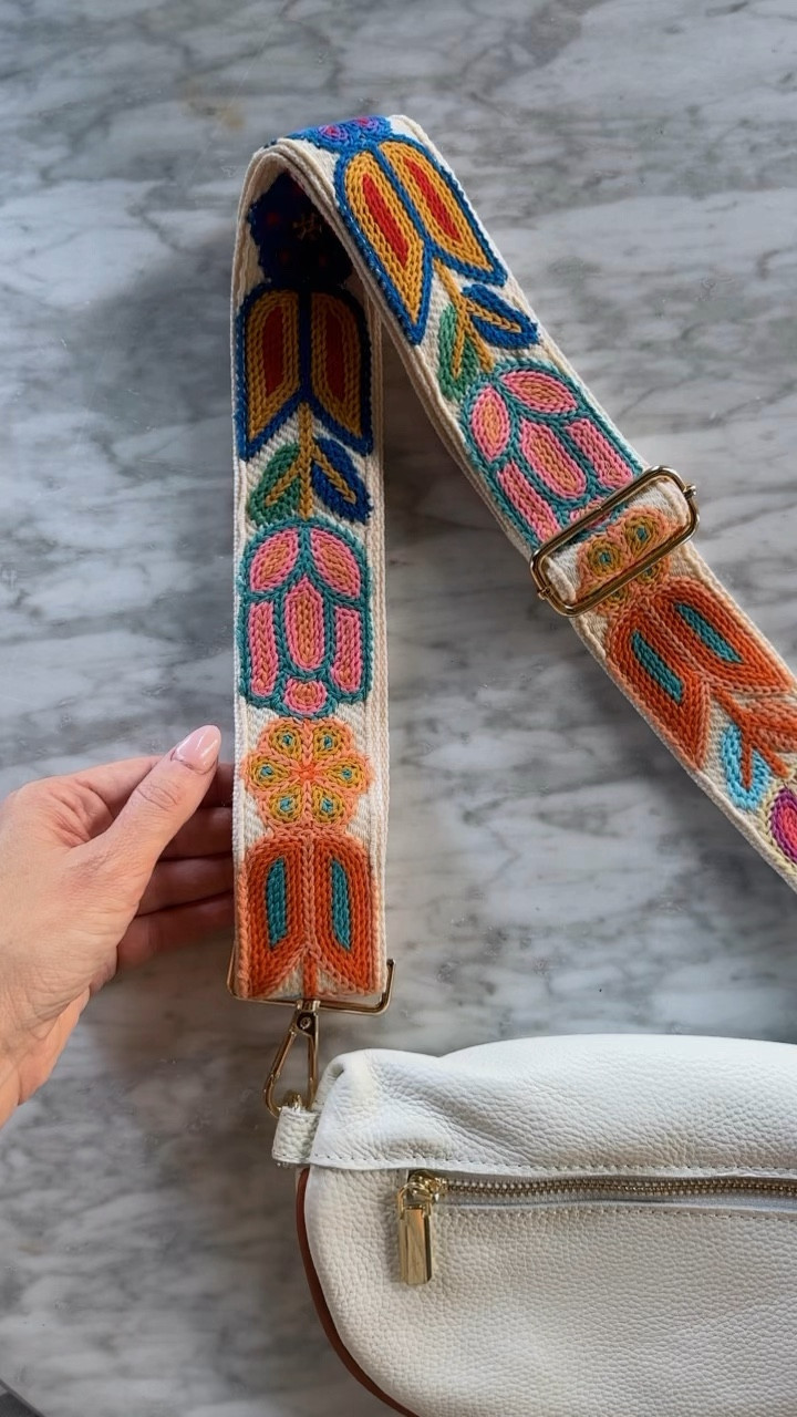 CUTEST. CROSSBODY. EVER. 🤩 Great gift idea too! 🎁 

#LTKHoliday #LTKStyleTip #LTKGiftGuide