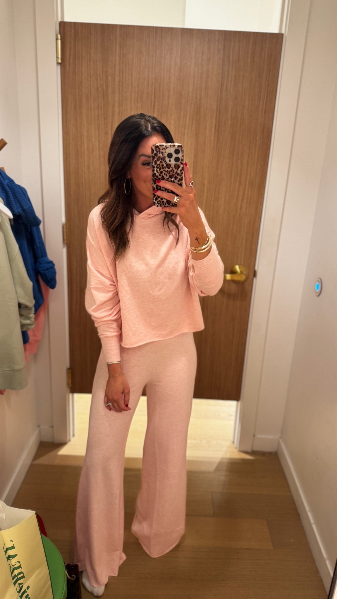 Wearing a small in the top and bottoms! I’m 5”6 for reference. 

#LTKootd #LTKfitnessgoals #LTKgrwm