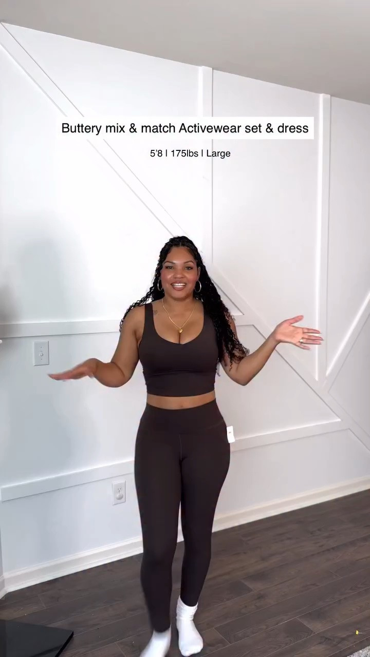 This buttery soft mix & match, layer on or off activewear set is soooo 🔥 I really want to go back and grab up the 7+ colors they have! I’m not even exaggerating about the softness and the leggings are tall approved. It’s hard finding good leggings nowadays 🙌🏽

Comment ACTIVE & I’ll send you the 🔗 

#tallgirlapproved #oldnavycreator @oldnavy #activewear #tryonhaul