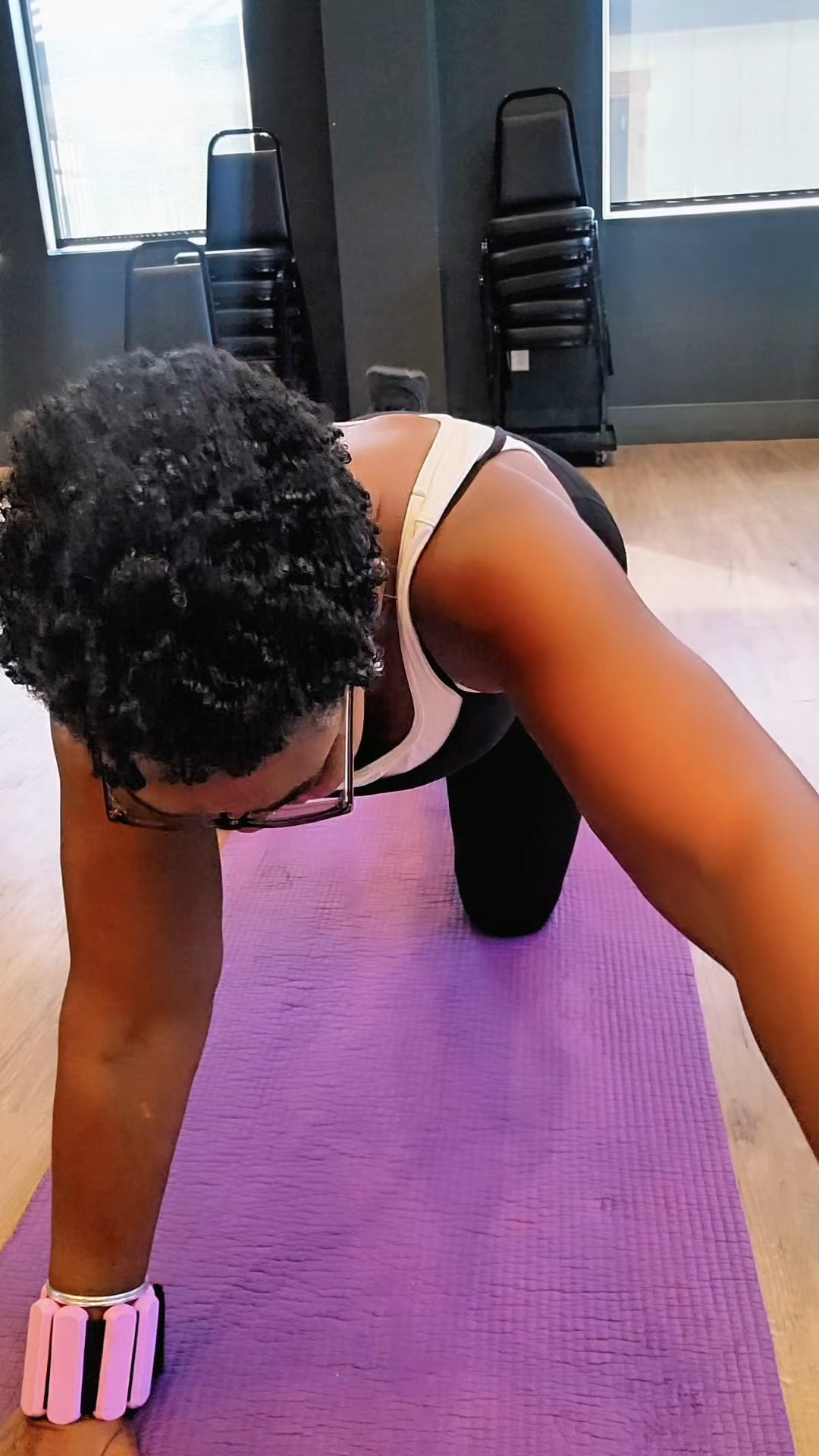 I put my Halara workout set to the actual workout test — and it passed. 🙌🏾I bent, stretched, did floor work and moved through my whole workout without feeling like I needed to keep stopping to adjust my clothes. Comfortable, easy to move in AND still cute. 😂For fit reference: 5'7" | 160 lbs | Size MI linked the set below if you want to check it out!#Halara #HalaraActivewear #FitnessOver50 #WorkoutSet #Activewear

#LTKmorningroutine #LTKOver40 #LTKActive