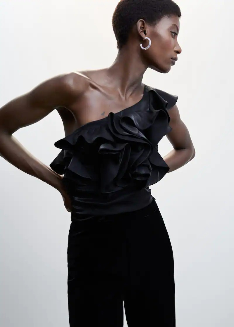 Asymmetric ruffled blouse | MANGO (US)