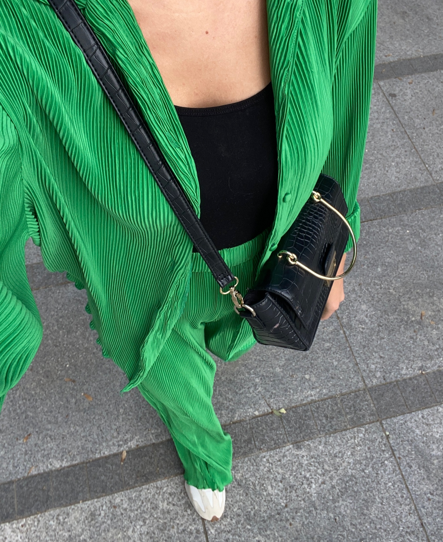 Pop of color 💚

#LTKfindsunder50 #LTKeurope #LTKSeasonal