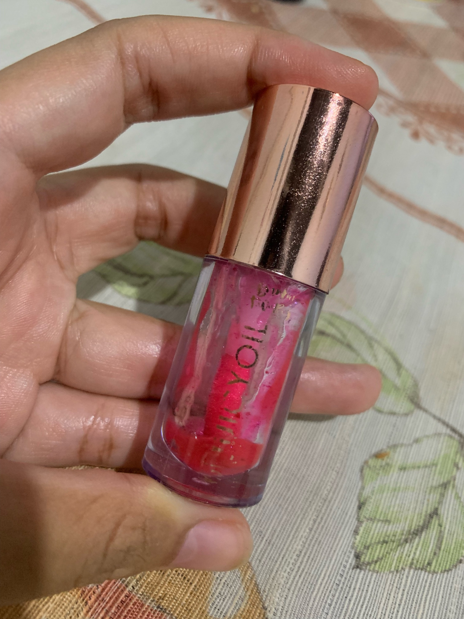 Bt juicy oil cor Guava da Bruna Tavares. Um hidratante labial em óleo, que além de hidratar, também reage com seu pH. Muito bom 

#ltkgift

#LTKbeauty #LTKGiftGuide #LTKbrasil