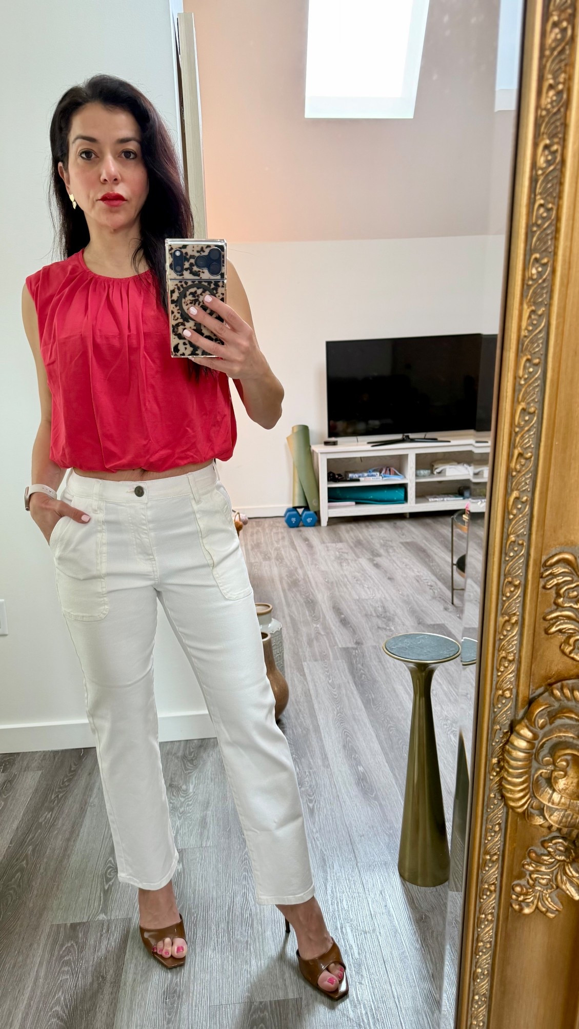 How cute is this bubble top with these fresh white jeans with the best fit! Perfect spring outfit if you ask me🤗Linked to exact pieces 

#LTKootd #LTKSaleAlert #LTKdayinmylife