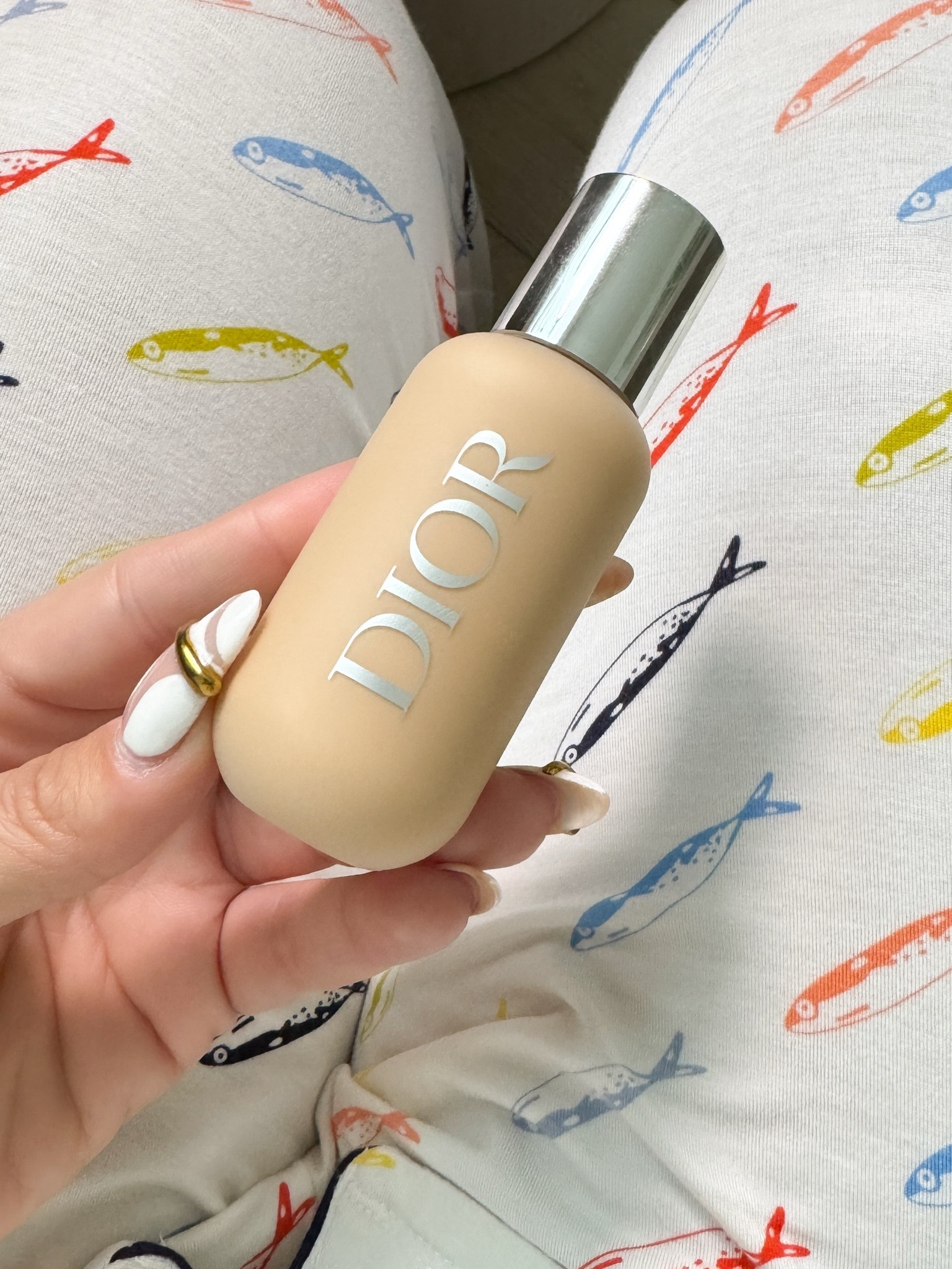 Been using this all week and I’m very impressed ! I’m super picky with foundation and this one has my stamp of approval. 

I live in AZ so I need foundation that will hold up to heat and sweat. This one is heat and water resistant, lightweight & buildable. I would say Med to full coverage but can be built up to full coverage. It’s for a great shade range and I don’t have any oxidation when using it. 
Shade 2WO 

Also linked the primer I have been using with it .