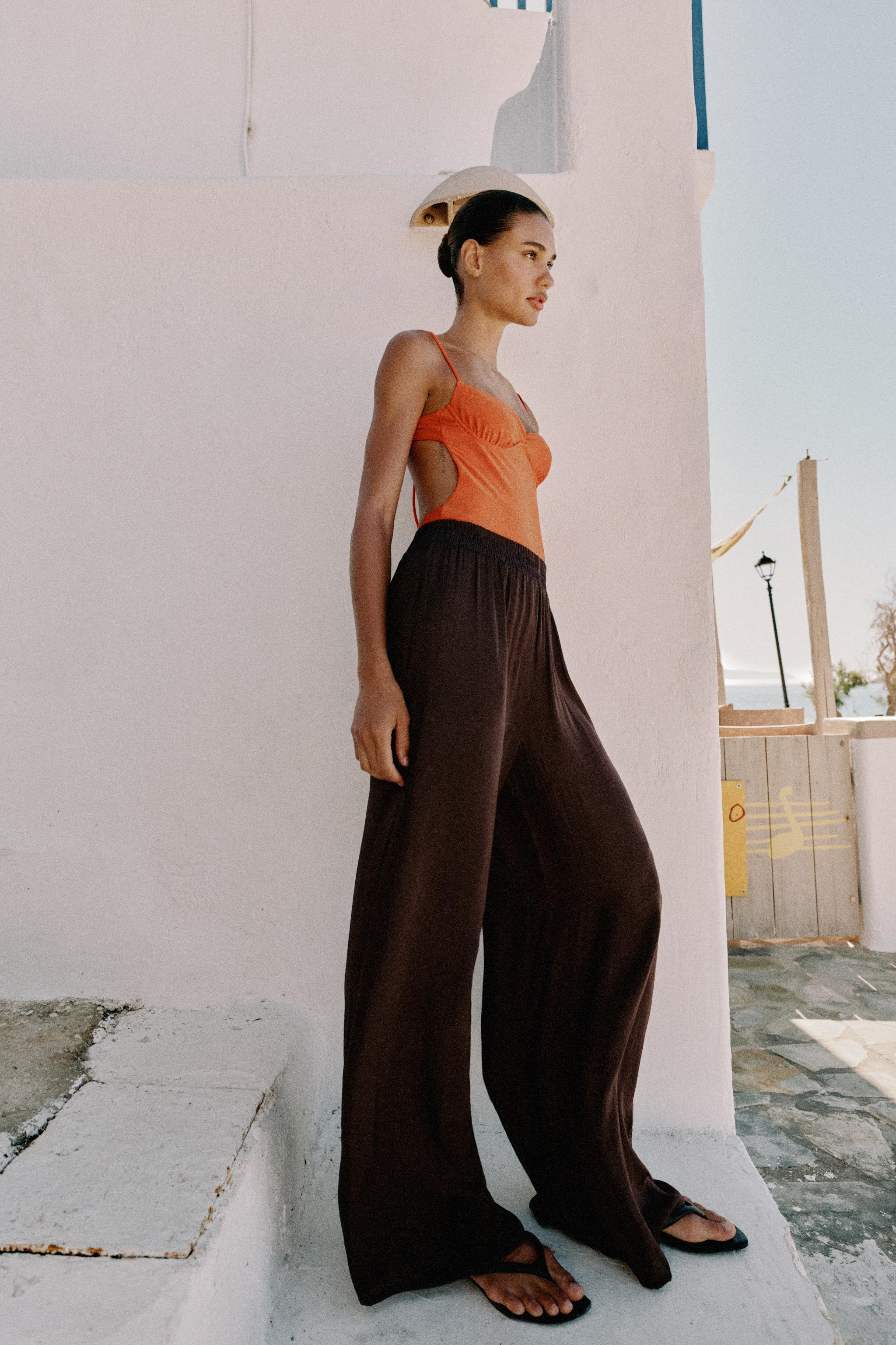 FLOWING WIDE-LEG TROUSERS | Zara UK