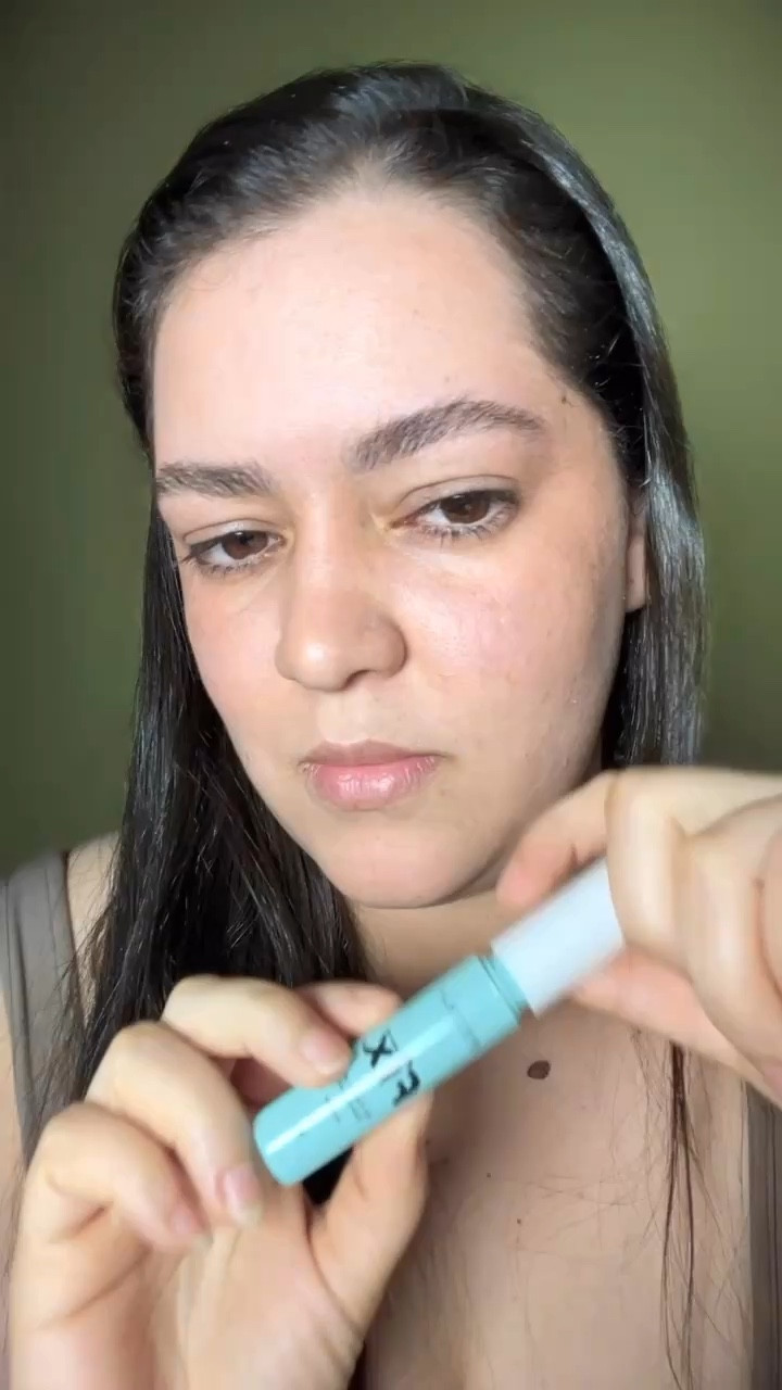 Eu já uso o gel de sobrancelha d a Vizzela e amo. Hoje resolvi testar esse da essence. E sim, ele é perfeito tbm ✨

#fimdeanonaltk #ltkdicas #maquiagem #dicasdebeleza

#LTKbrasil #LTKbeleza #LTKpromo