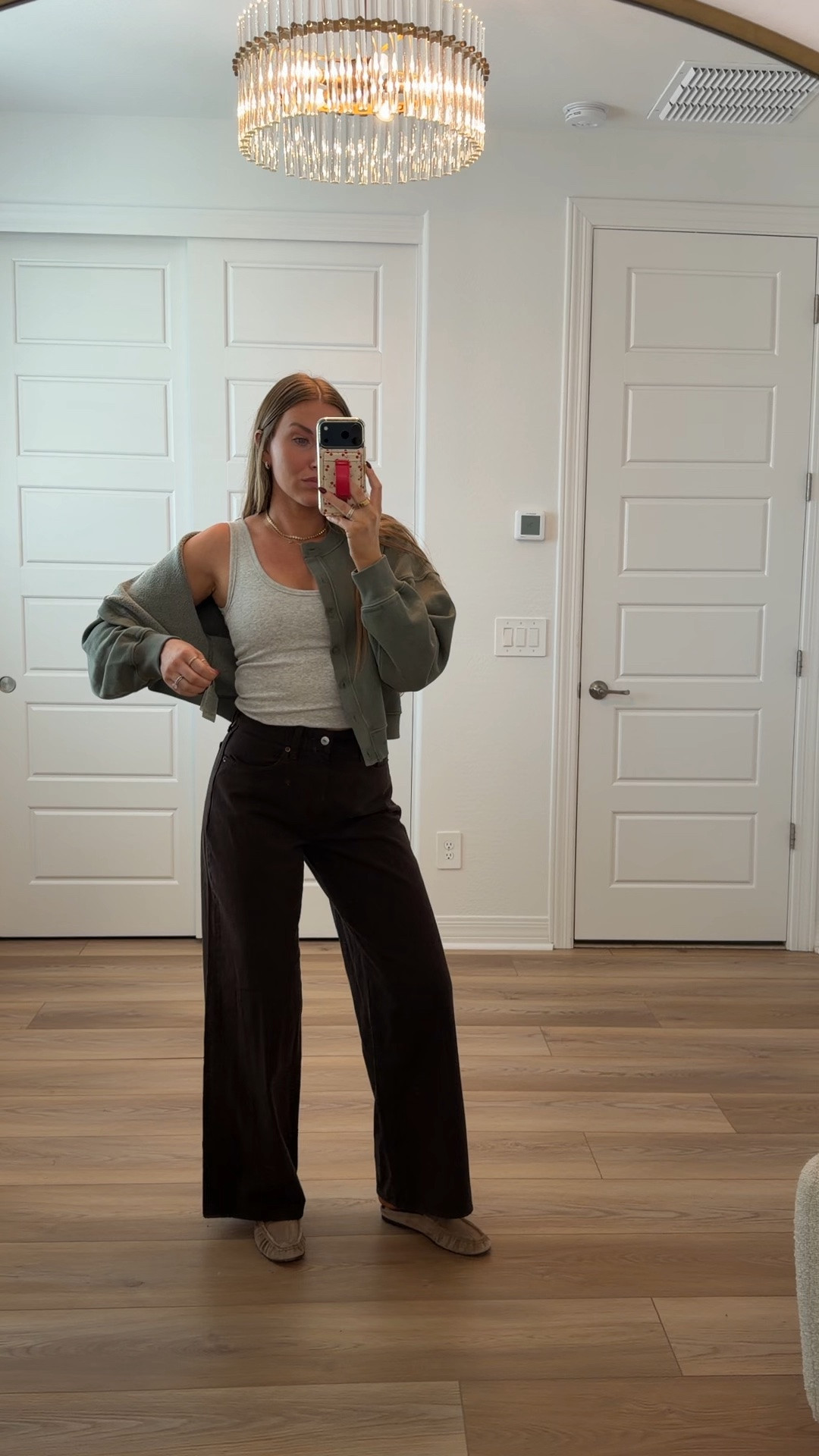 Obsessed with these wide leg jeans from @abercrombie !! I’m wearing a 26 in the curve love style