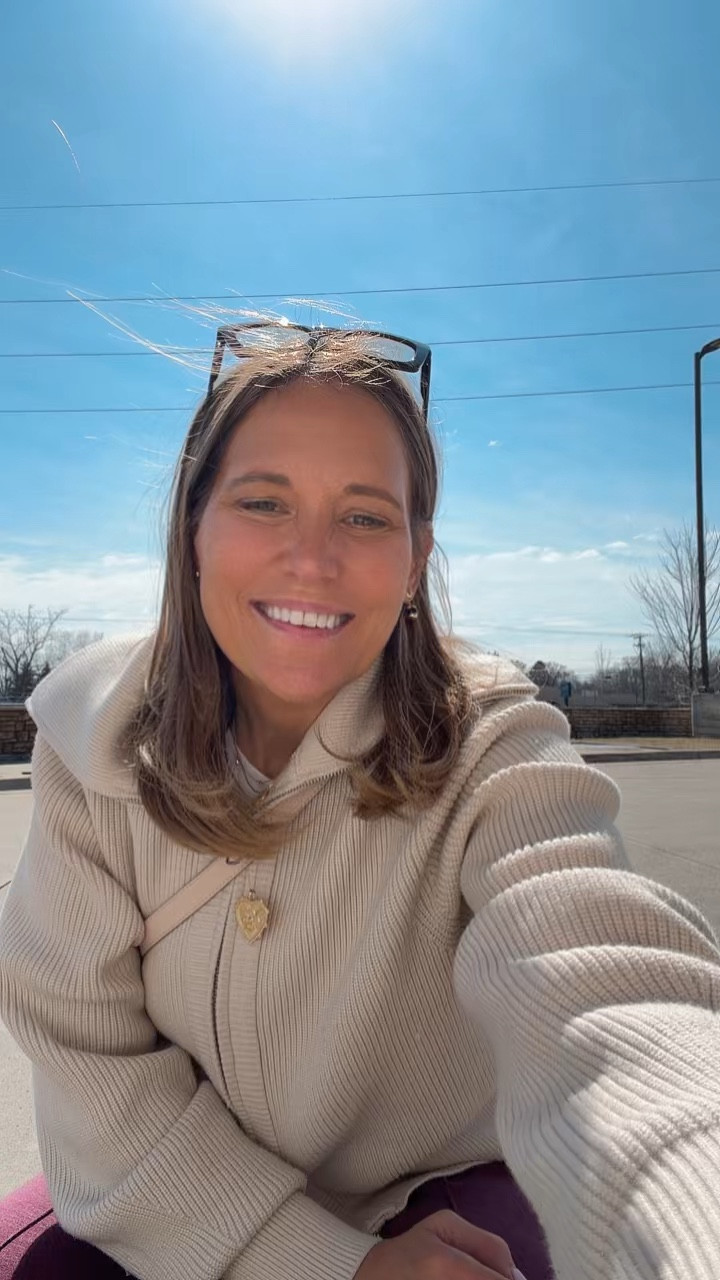 SALE alert!🚨 My favorite viral jeans are on sale now. Gran them while you can! s

#LTKOver40 #LTKMidsize