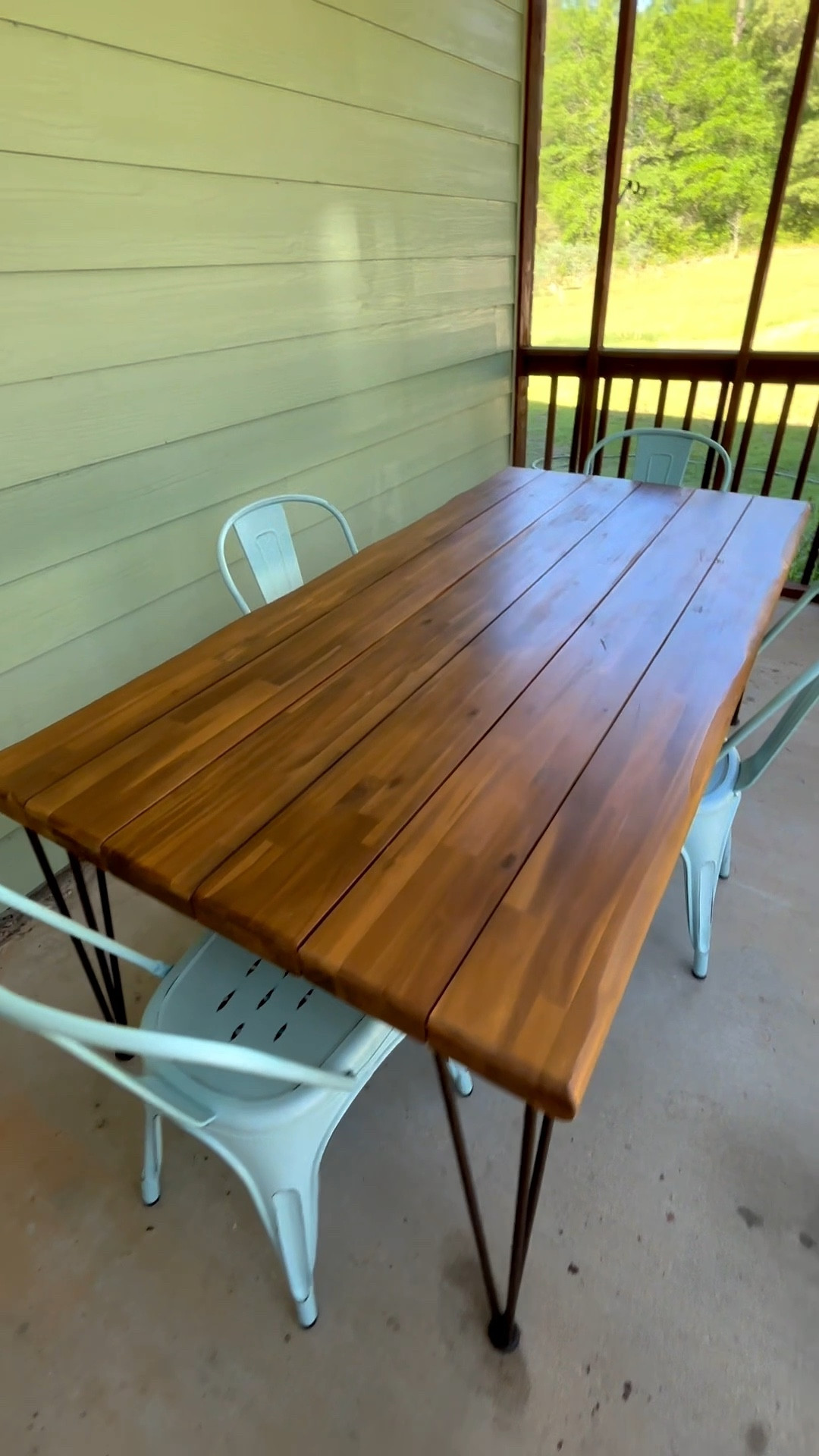 Loving our new outside dinning table set up! #outsidedining #diningtable #table #diningchairs 