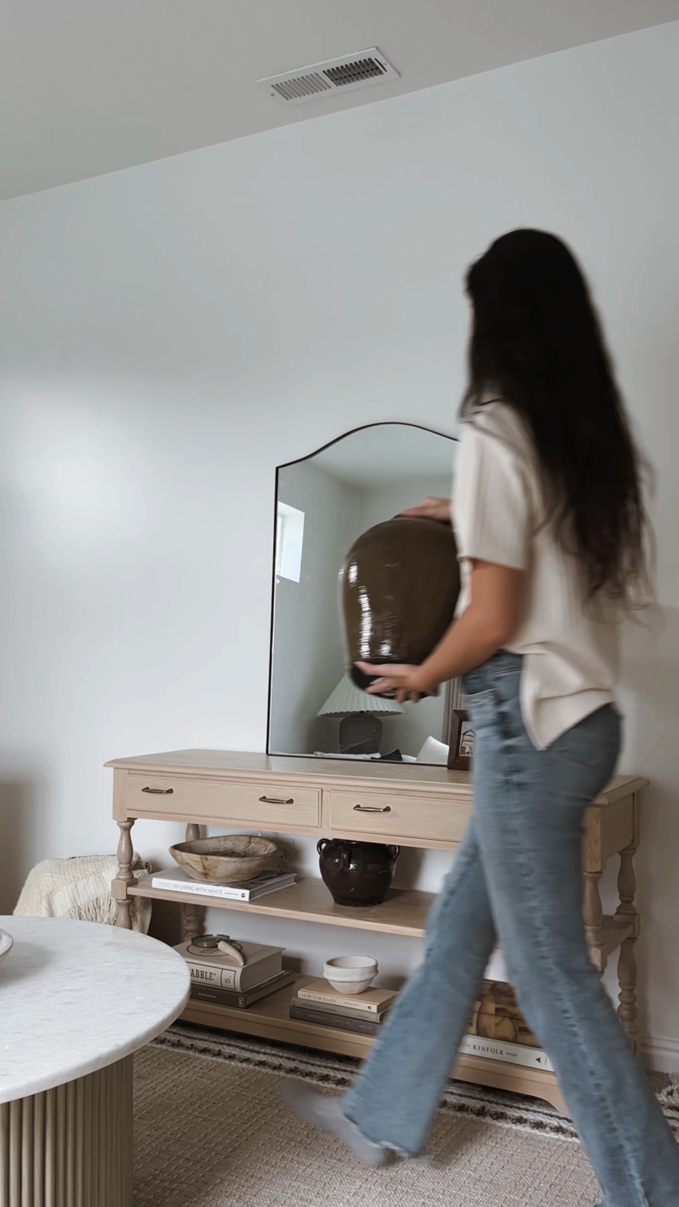 Restyled this console today! 🤍





#homedecor #home #decor #modern #neutral #earthy #mirror #consoletable #amazon #finds #vase #mirror #livingroom #shelf 

#LTKFindsUnder100 #LTKStyleTip #LTKHome