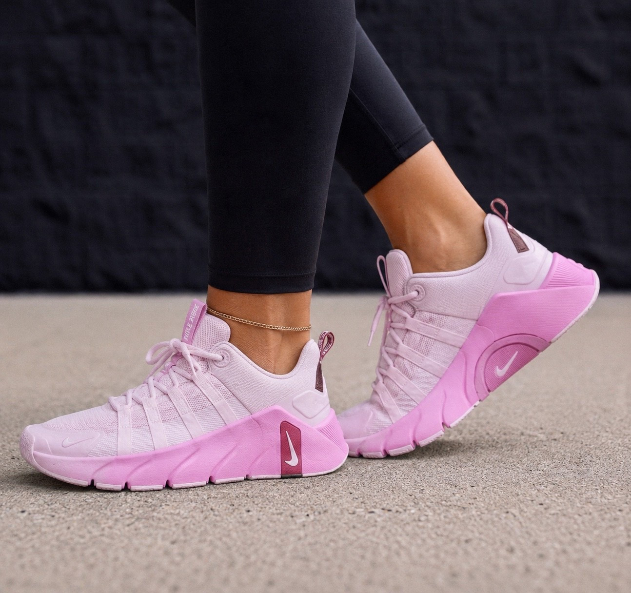 Nike Women’s Free Metcon 7 Training Shoes 💗

 Sizing: Runs true to size with a secure, supportive fit. if you’re between sizes or prefer a little extra room in the toe box, consider going up a half size.