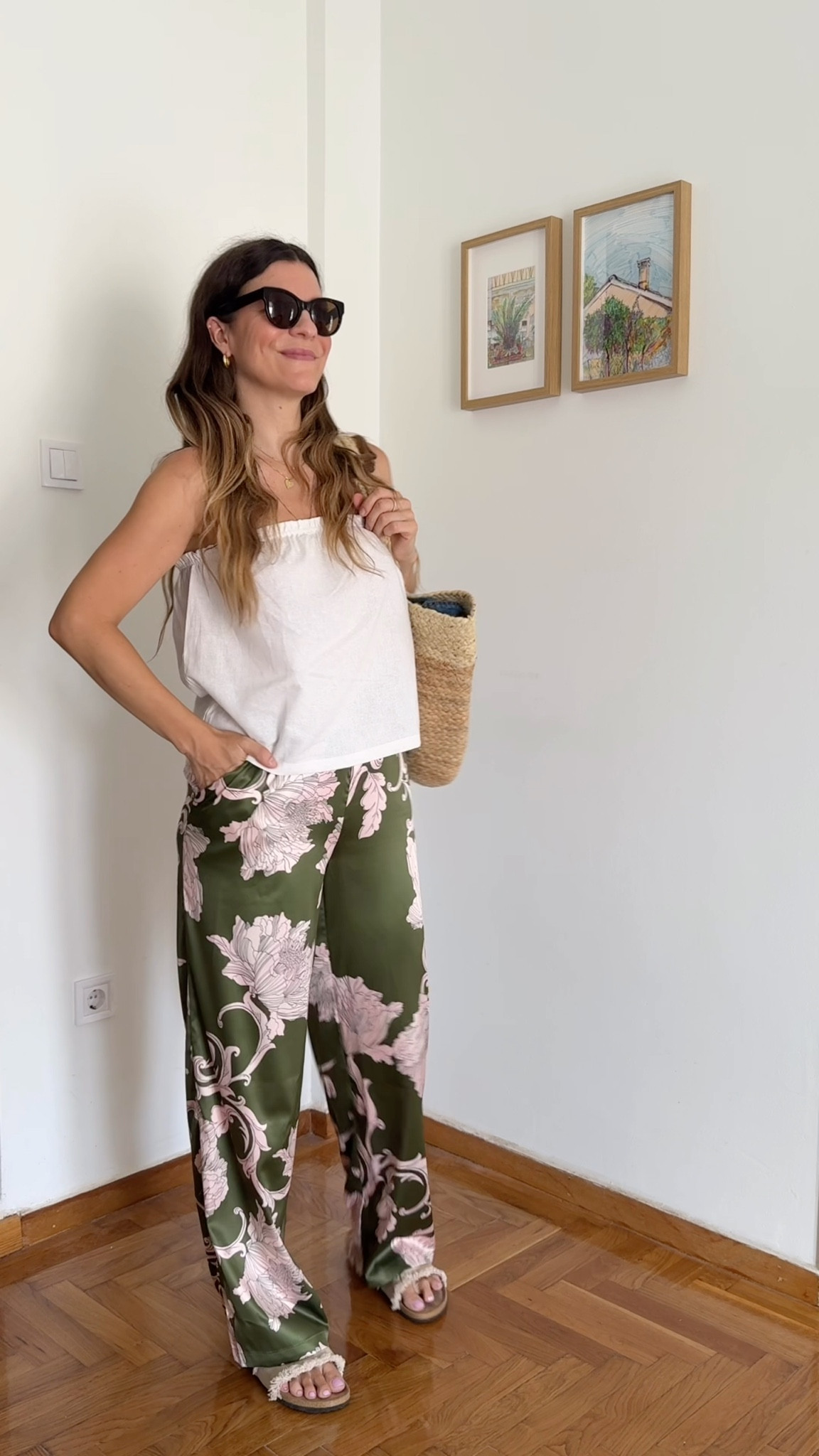 One of my current looks for bonprix! Love the combo of the materials and the crisp white of the top 🤍