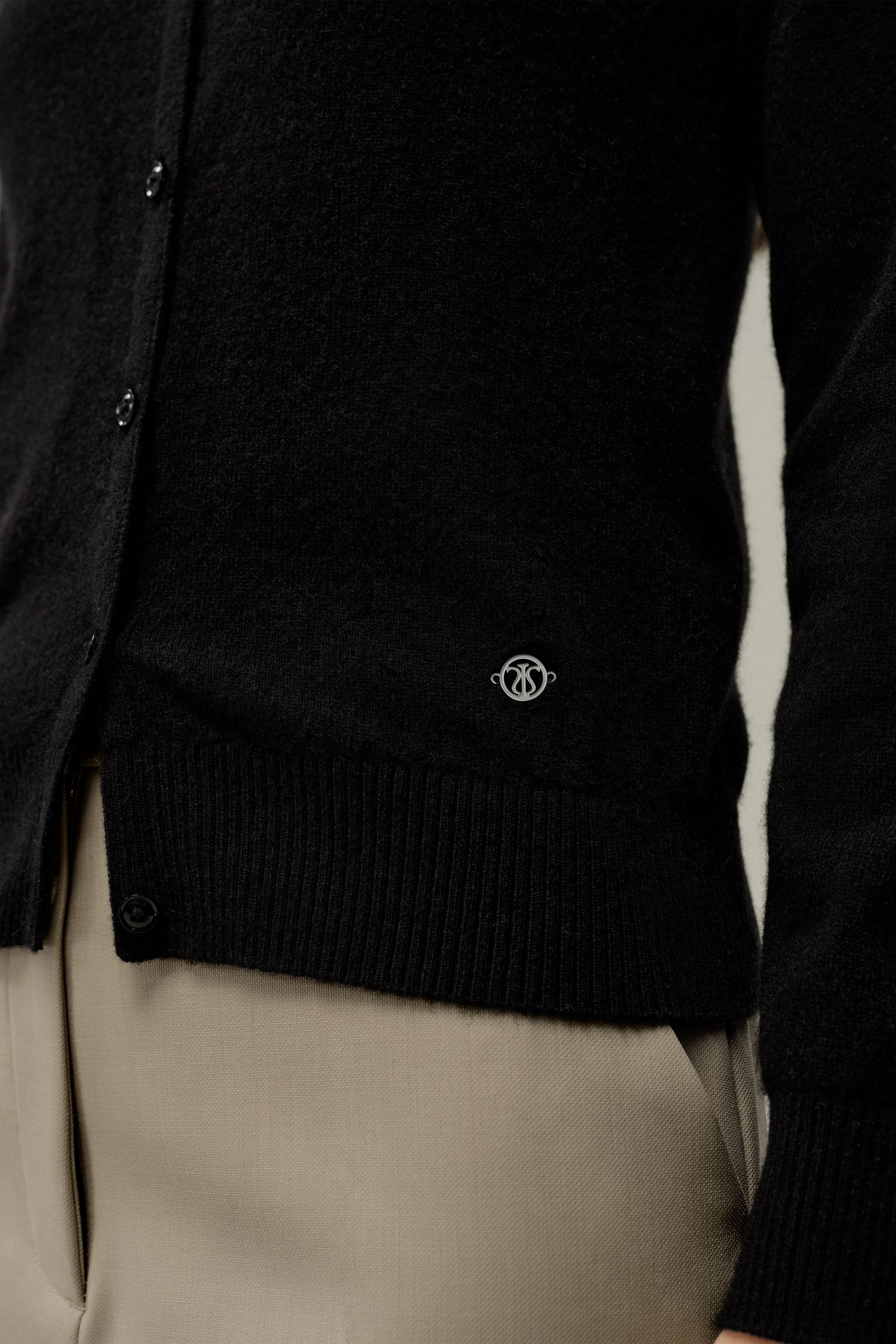 Cashmere Fitted Crew Neck Cardigan | LilySilk