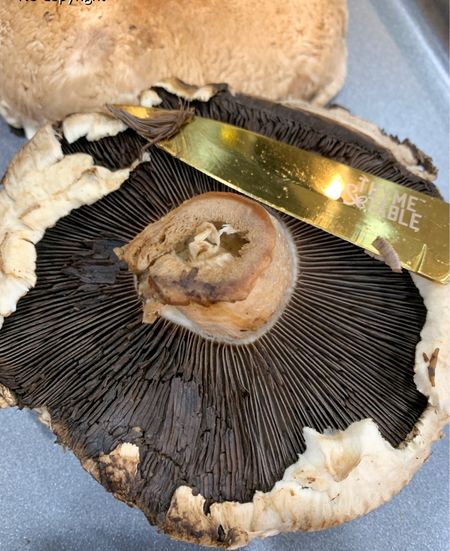This thyme and table pairing knife was perfect to cut off the stem of the mushroom for my stuffed mushroom dish. #knives #thymeandTable #Knives #pairingknives #Kitchenware #Foodie #Homecook #stuffedmushrooms #walmart @walmart
