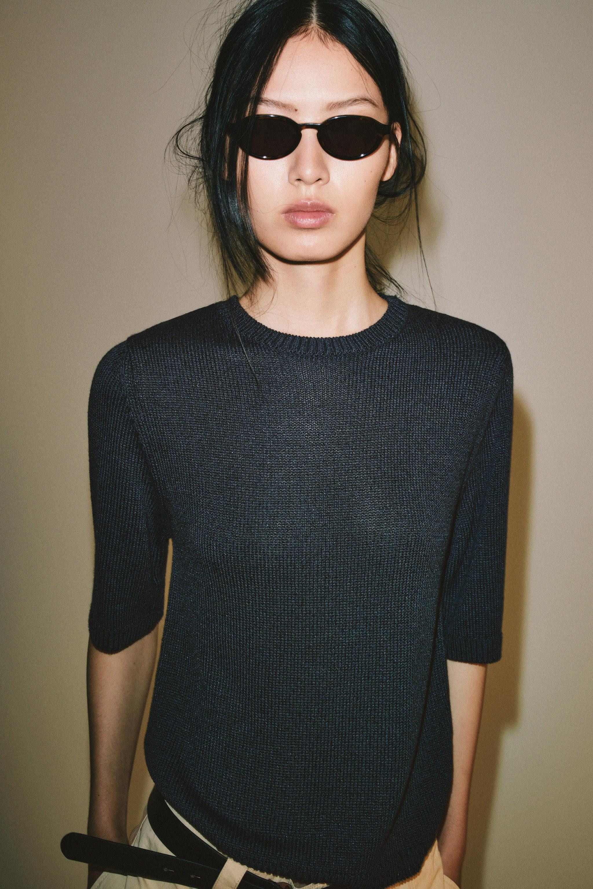 Short-sleeved top with a round neck and ribbed trims. | Zara UK