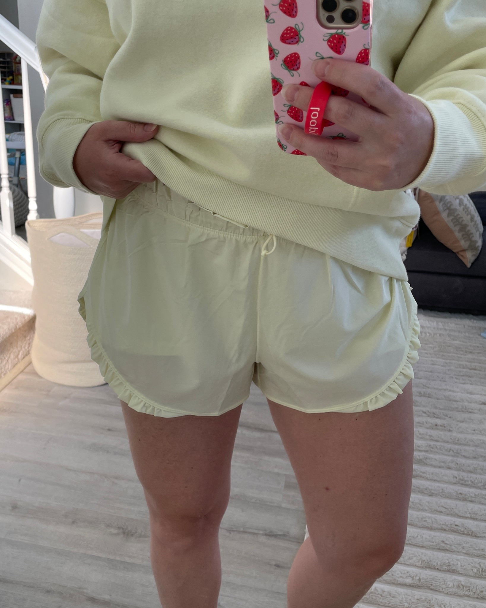 @Aerie ruffle hot shorts w built in bike shorts are so cute + comfy 🙌🏼 


#LTKActive #LTKmomlife #LTKootd