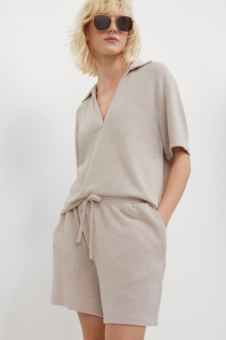 Knit short shorts with a regular waist and elasticized waistband with drawstring. | H&M (US + CA)