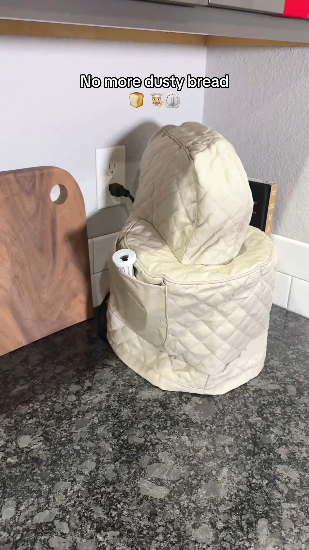 ✨ Did you know your KitchenAid stand mixer can have a fitted cover if you have a 3 quart or 5 quart bowl? I love that it even has a pocket on the side 

 #LTKU #LTKHome #LTKFindsUnder50