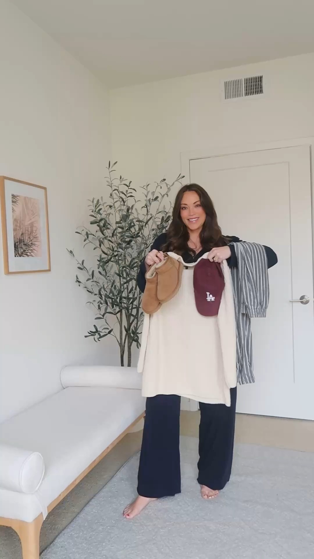 Coffee shop outfit ☕️❤️
Sweater is super old, medium
Pants large
Uggs size up half size!!


#LTKSeasonal #LTKWatchNow #LTKMidsize