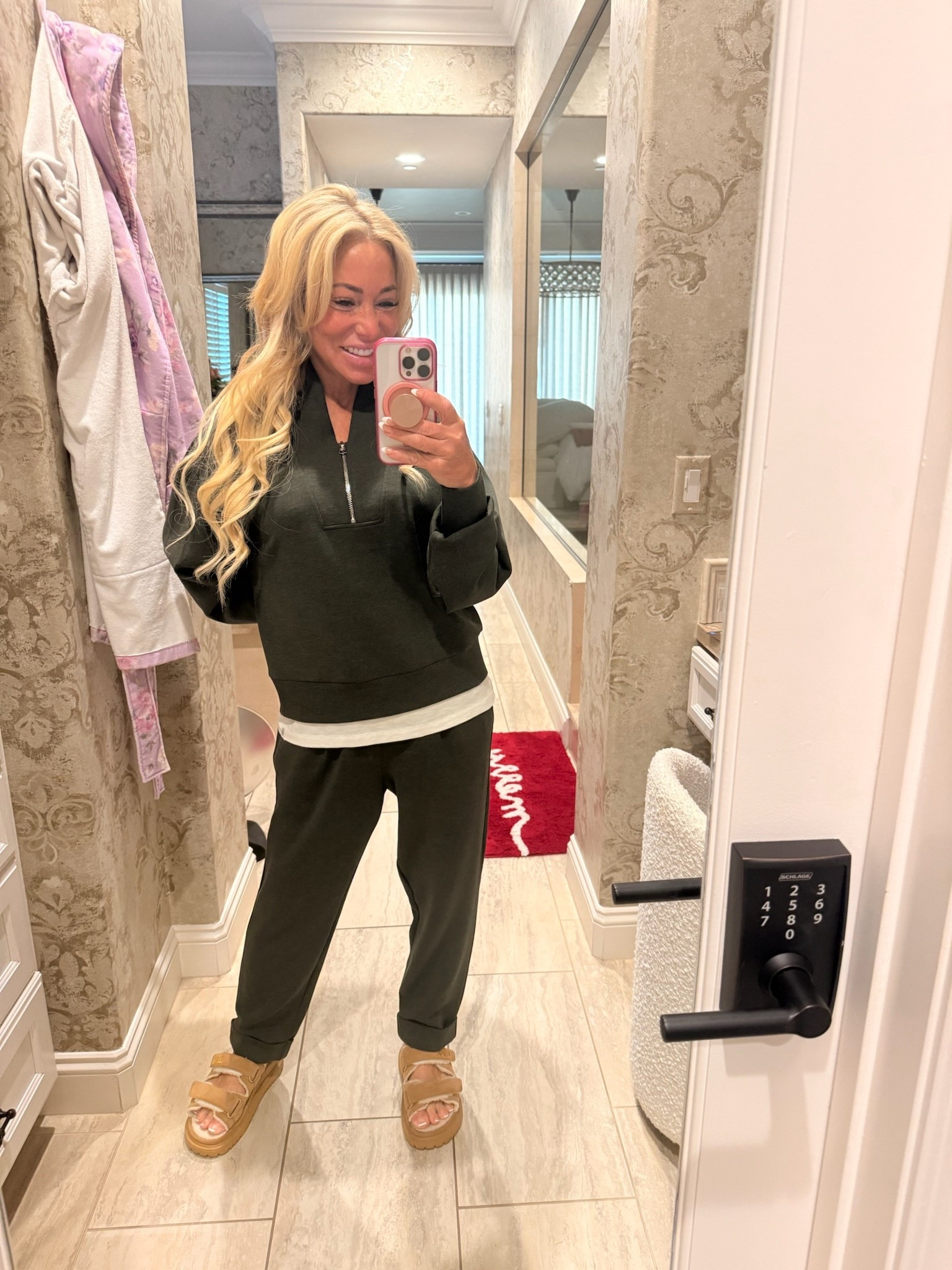 Always my go-to fit 💖✨

#sweaters #sweatsuit #sweatshirt

#LTKgrwm #LTKActive #LTKootd