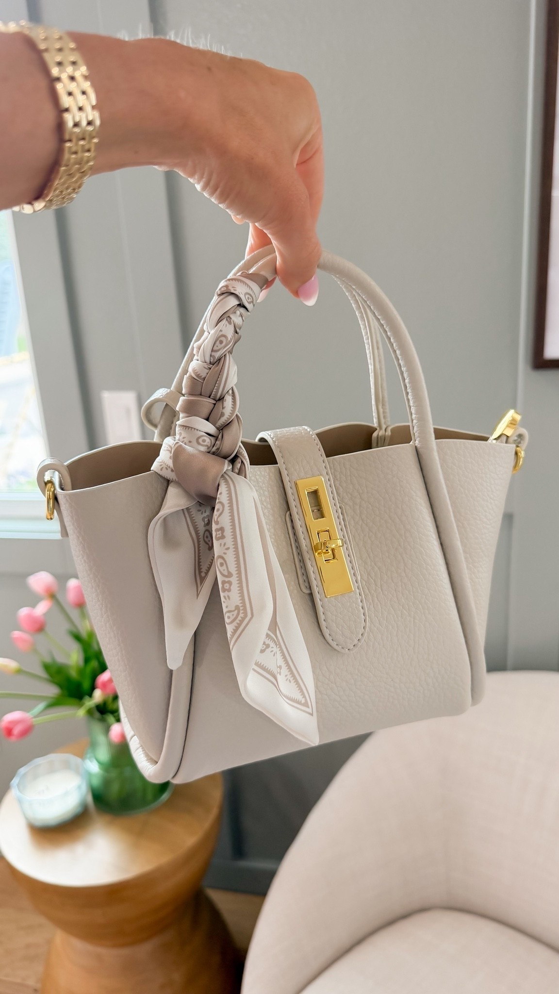 🤫 she’s not even designer. Ladies this AMAZON bag will have everyone gazing at  it!! Absolutely stunning!

#accessories #purse #affordablefashion #ltkunder40

#LTKOver40 #LTKMidsize #LTKSeasonal