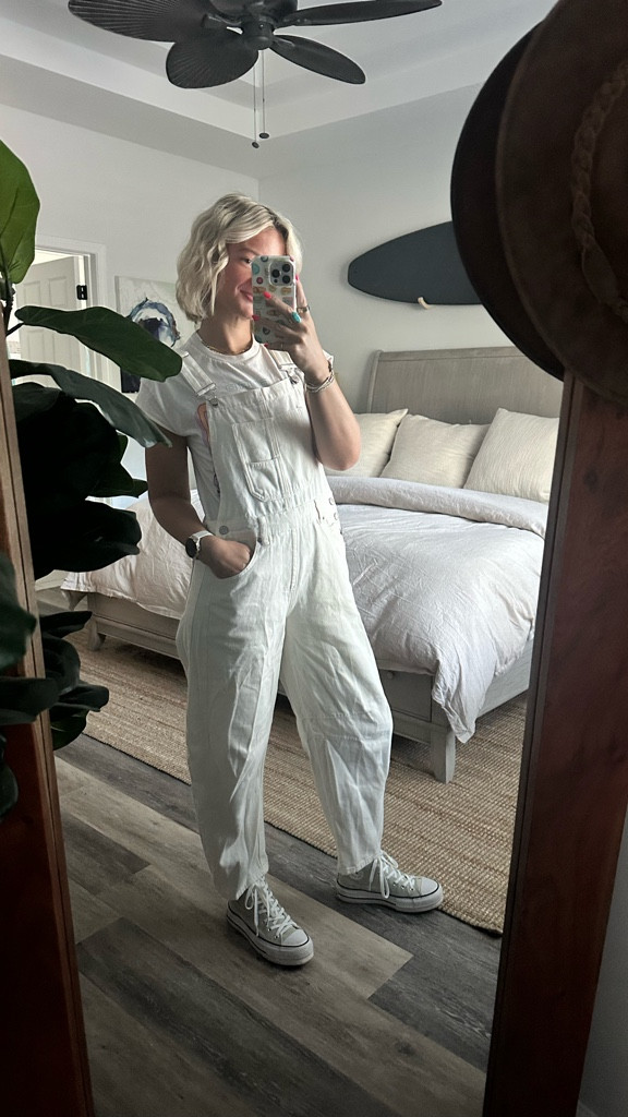 White overalls, graphic tee and some high tops yes maaaaaam 

#LTKPetite #LTKFindsUnder50 #LTKShoeCrush