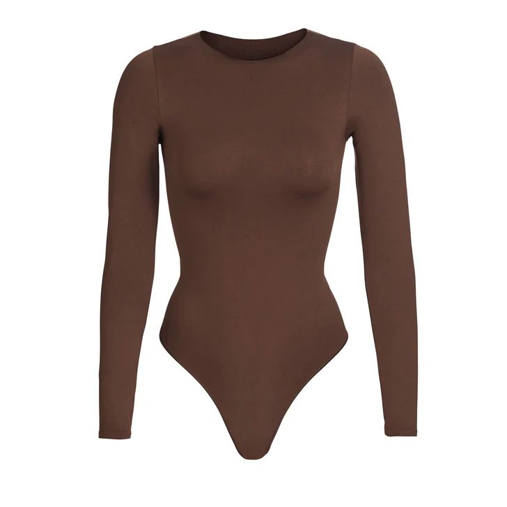 ESSENTIAL CREW NECK LONG SLEEVE BODYSUIT | TIGERS EYE | SKIMS (US)