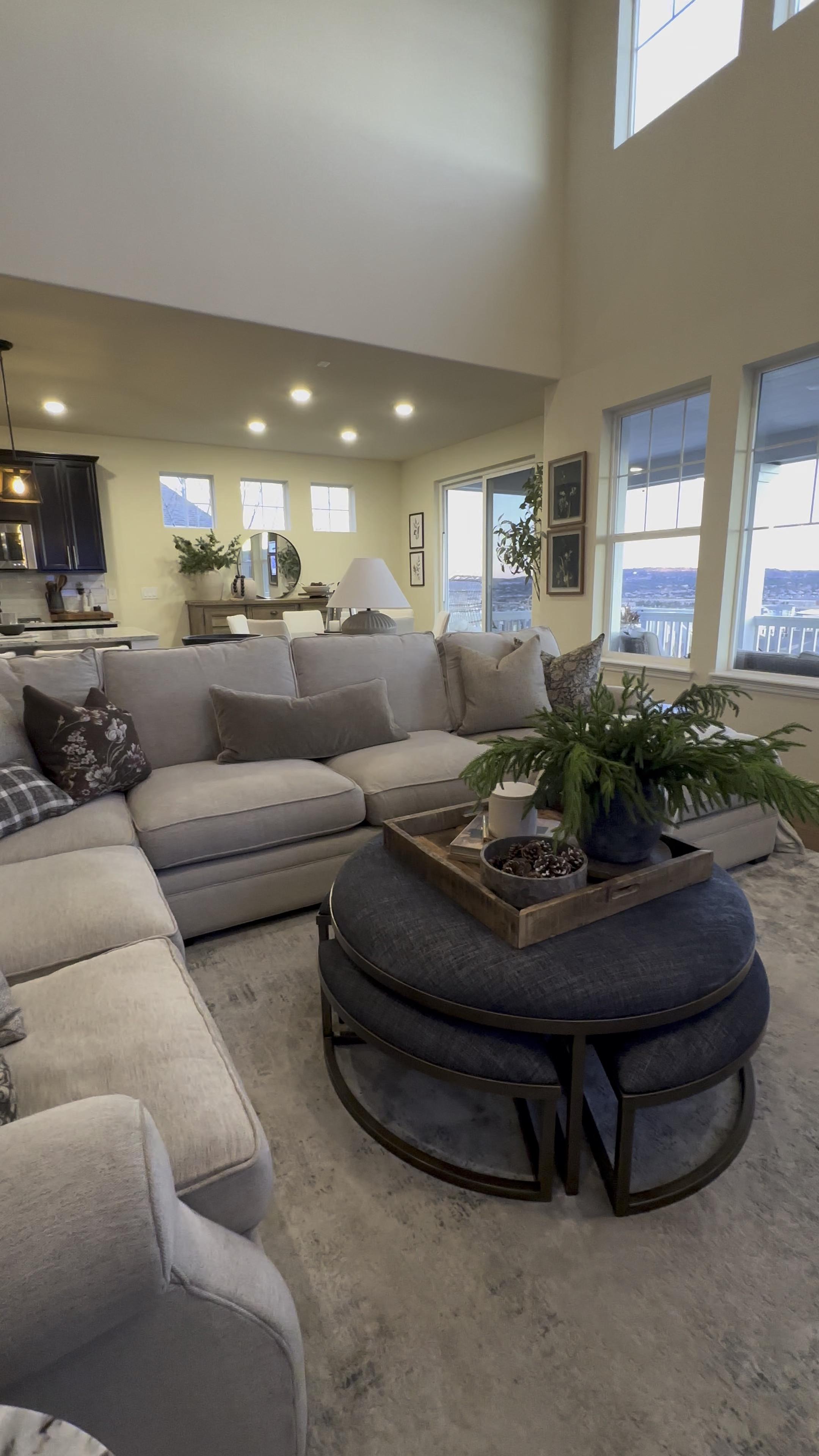 Shop the look

#LTKWatchNow #LTKHome