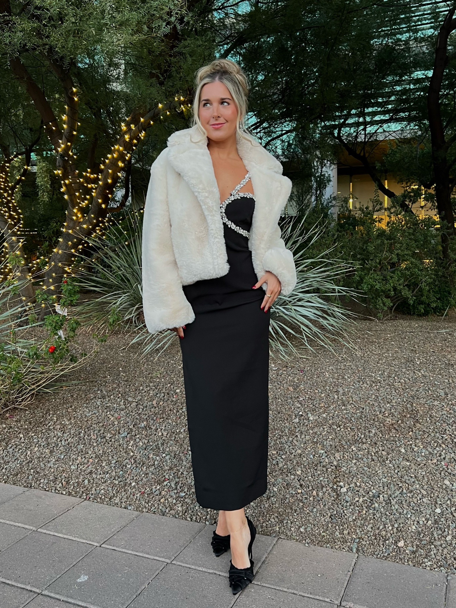 Your next formal event attire 🖤🪩

Black formal dress, black midi dress, rhinestoned dress, fur coat, fur cropped jacket, black pump heel, black slingbacks

#LTKShoeCrush #LTKStyleTip #LTKHoliday