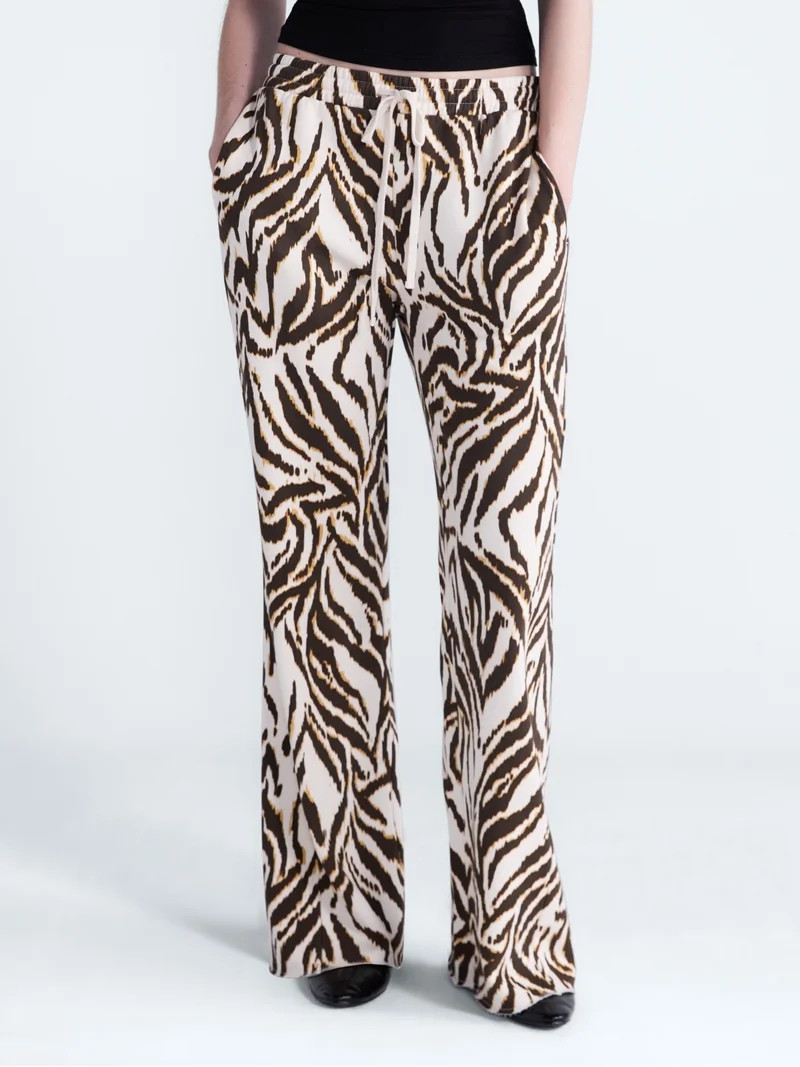 Scoop Women\u2019s and Women's Plus Mineral Washed Fleece Flare Leg Sweatpants, Sizes XS-4X | Walmart (US)