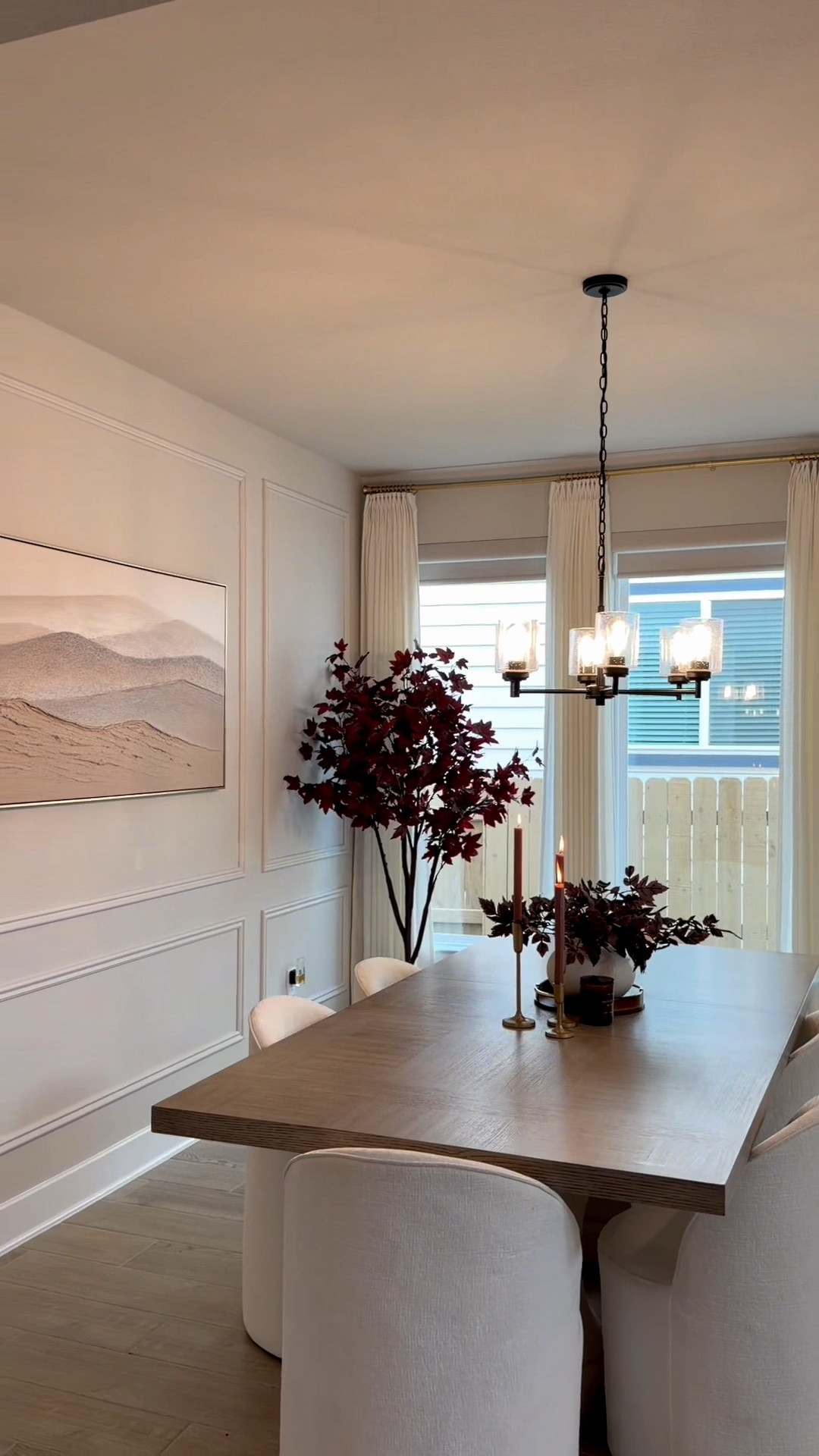 Acompáñame a decorar mi casita para otoño 🍂🤎 Por fin les muestro algunos de los primeros detalles que estuve agregando, pero créanme que vienen muchos videítos más porque esta temporada apenas comienza.

Recuerden darle mucho amor a su hogar, sobre todo en una época tan bonita como esta, donde con pequeños detalles podemos transformar diferentes espacios y hacer que nuestra casa se sienta mucho más cálida, acogedora y en armonía. Para mí, el otoño es mucho más que Halloween; es una temporada preciosa para llenar nuestro hogar de calidez y crear esa vibra que tanto nos gusta. ✨

Déjame saber qué te pareció esta primera parte , ¿Ya decoraste para otro ? Sib necesitas algún detalle de lo que ves aquí, comenta “OTOÑO” y con gusto te envío los detalles 🍁🤎

#home #homedecor #motivacion #otoño #decoration

#LTKHome