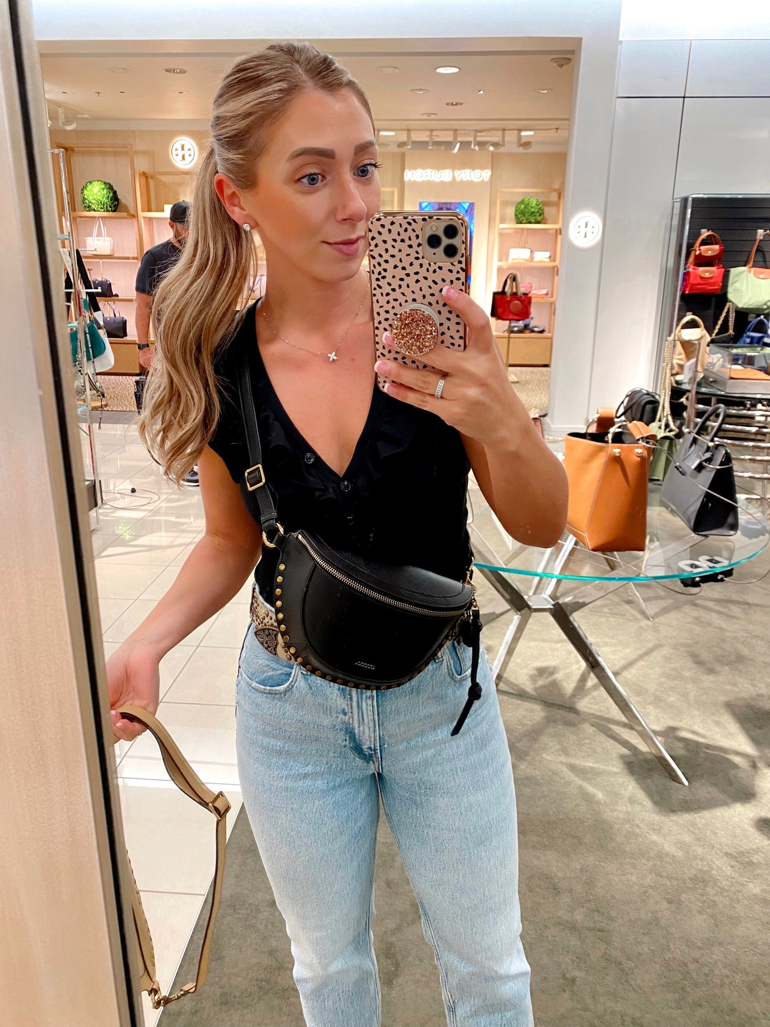 Isabel Marant Skano Belt Bag 🖤 (I have this bag in pink)

Belt bag, isabel Marant, designer Belt bags 

#LTKsalealert #LTKstyletip #LTKitbag